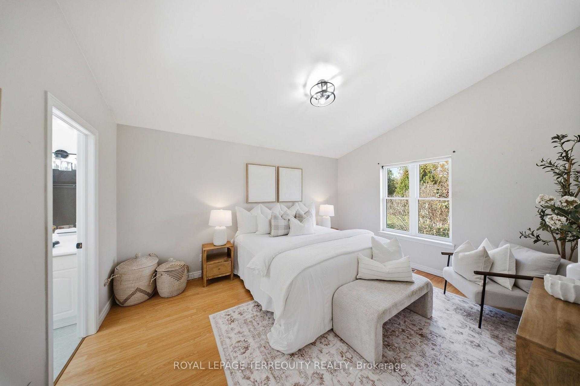 Photo 22 of 29 Ontoro Boulevard, Ajax, South East — HOMEH