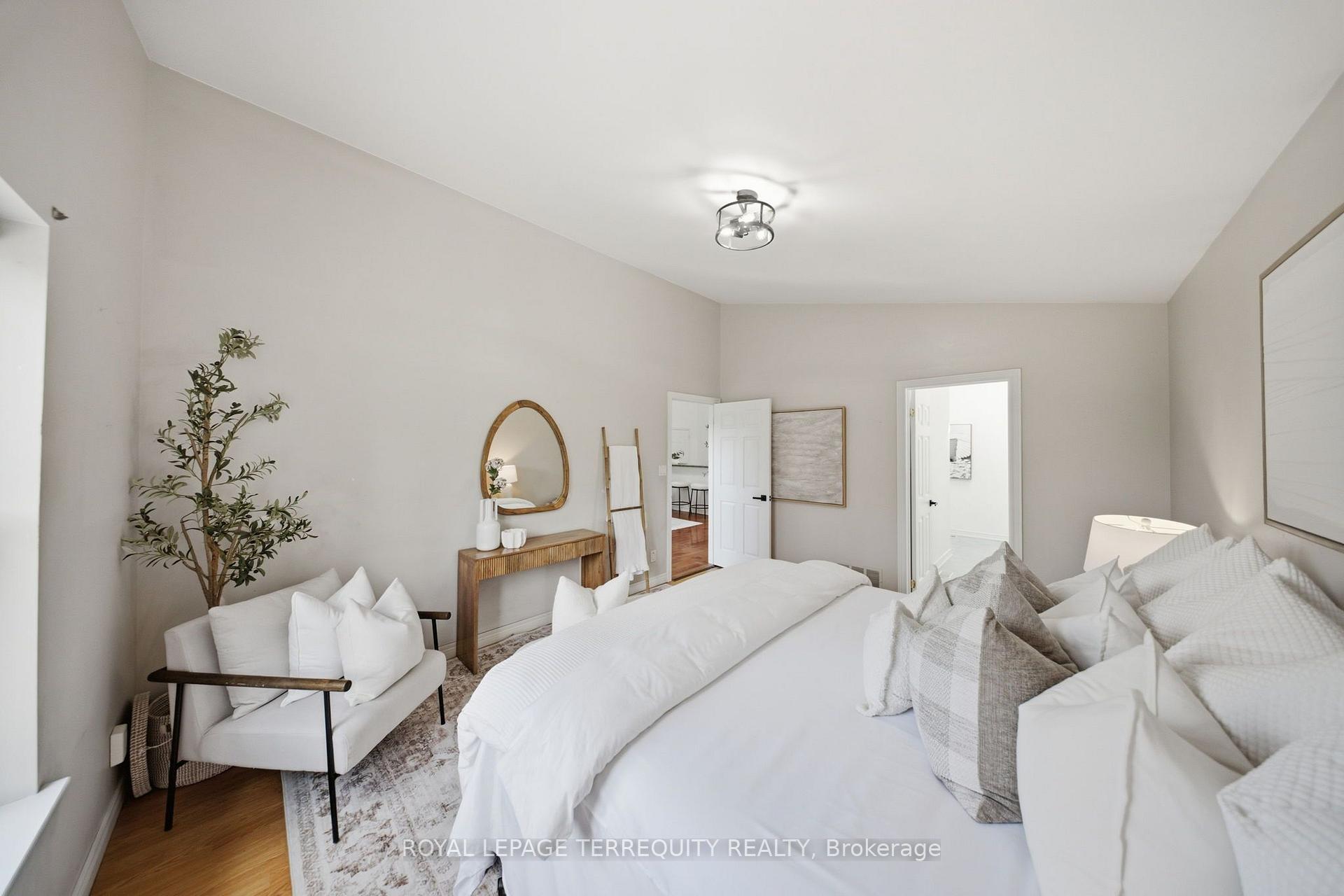Photo 23 of 29 Ontoro Boulevard, Ajax, South East — HOMEH