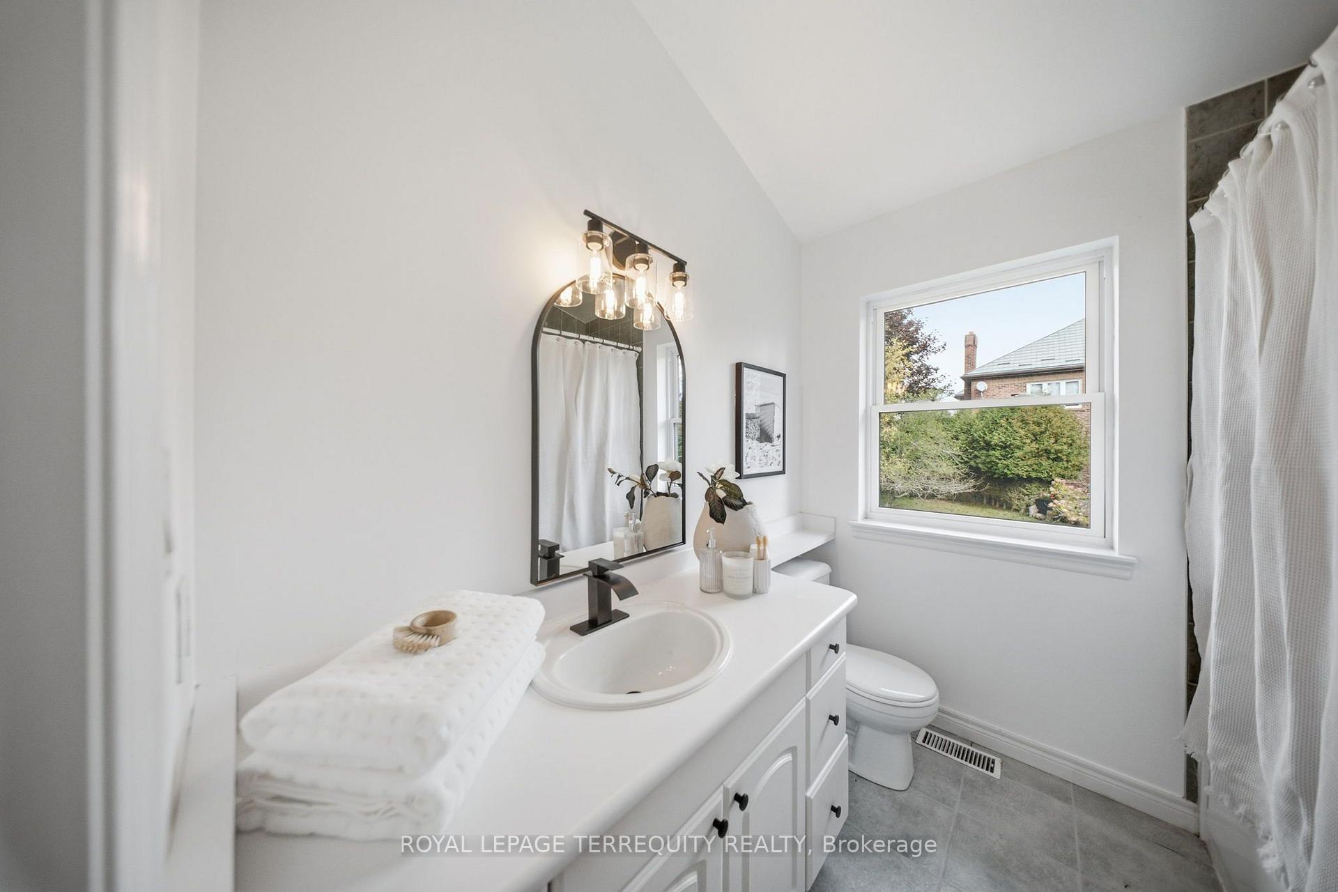 Photo 29 of 29 Ontoro Boulevard, Ajax, South East — HOMEH