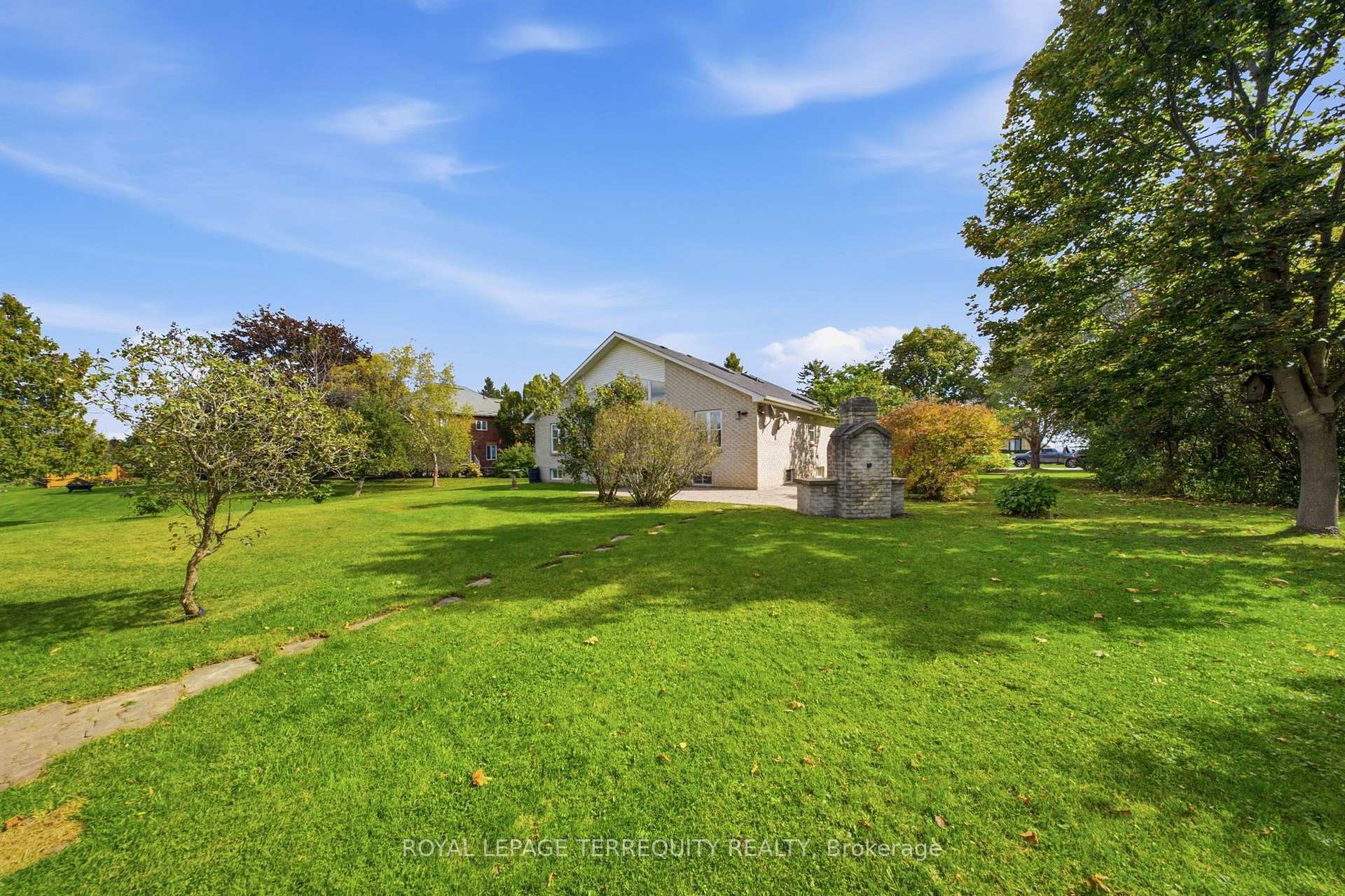 Photo 44 of 29 Ontoro Boulevard, Ajax, South East — HOMEH