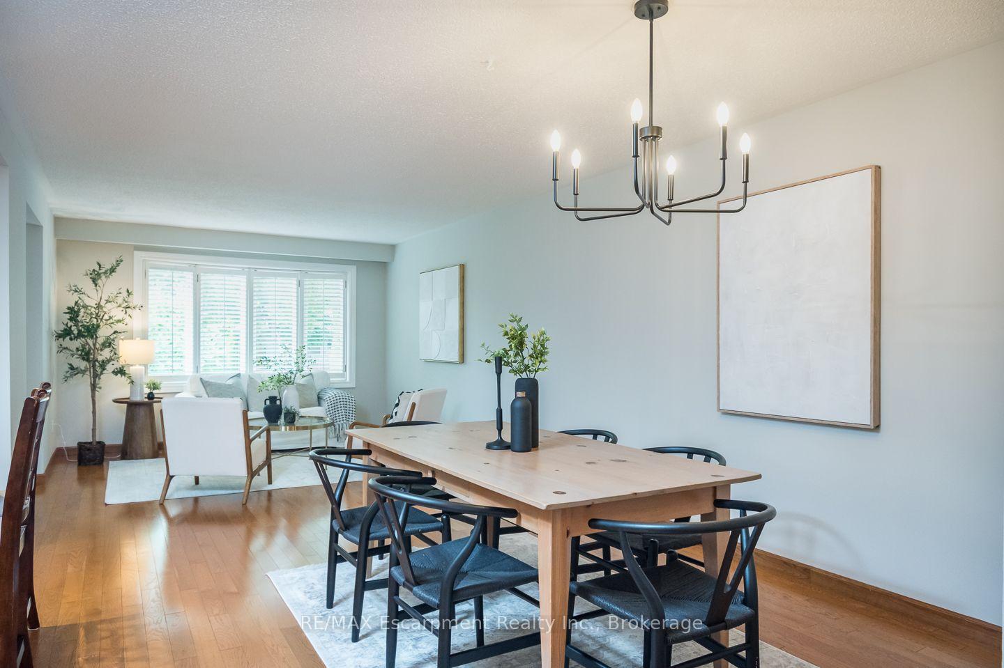 Photo 4 of 1237 Redbank Crescent, Oakville, College Park — HOMEH