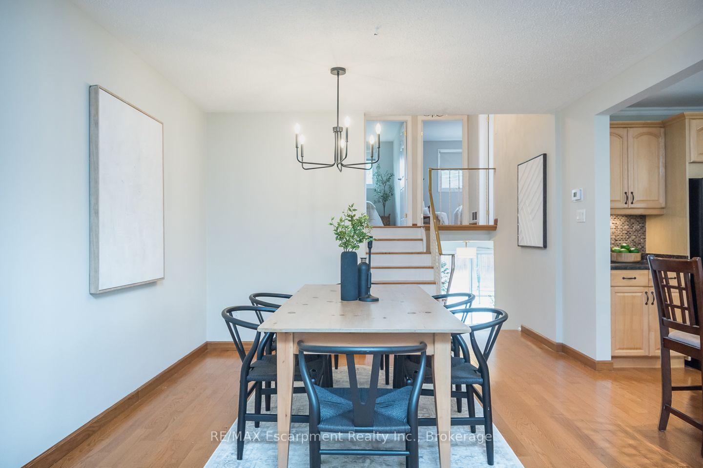 Photo 5 of 1237 Redbank Crescent, Oakville, College Park — HOMEH