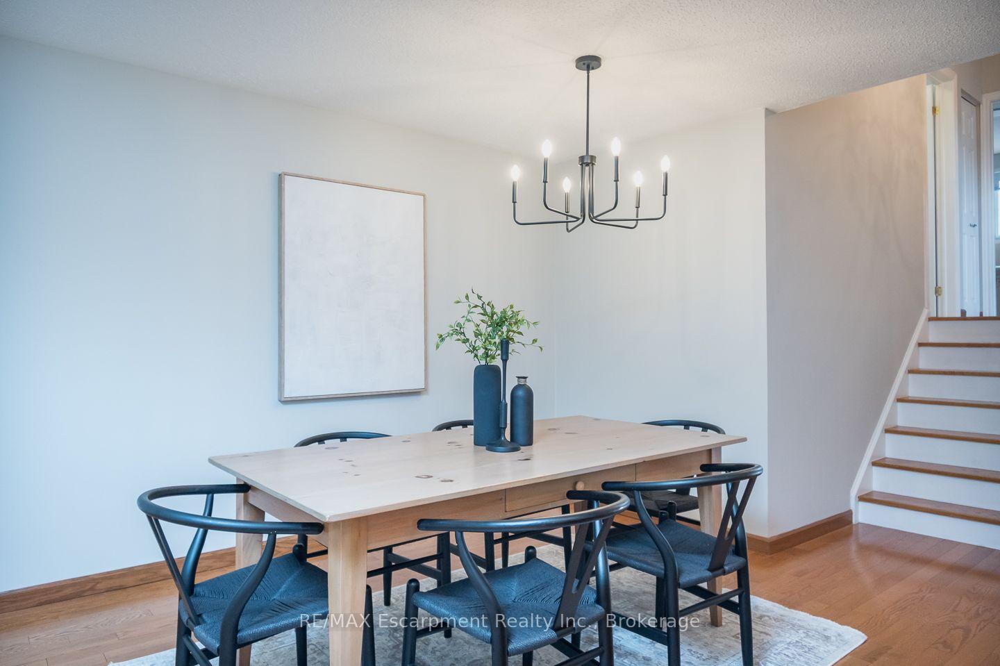Photo 6 of 1237 Redbank Crescent, Oakville, College Park — HOMEH