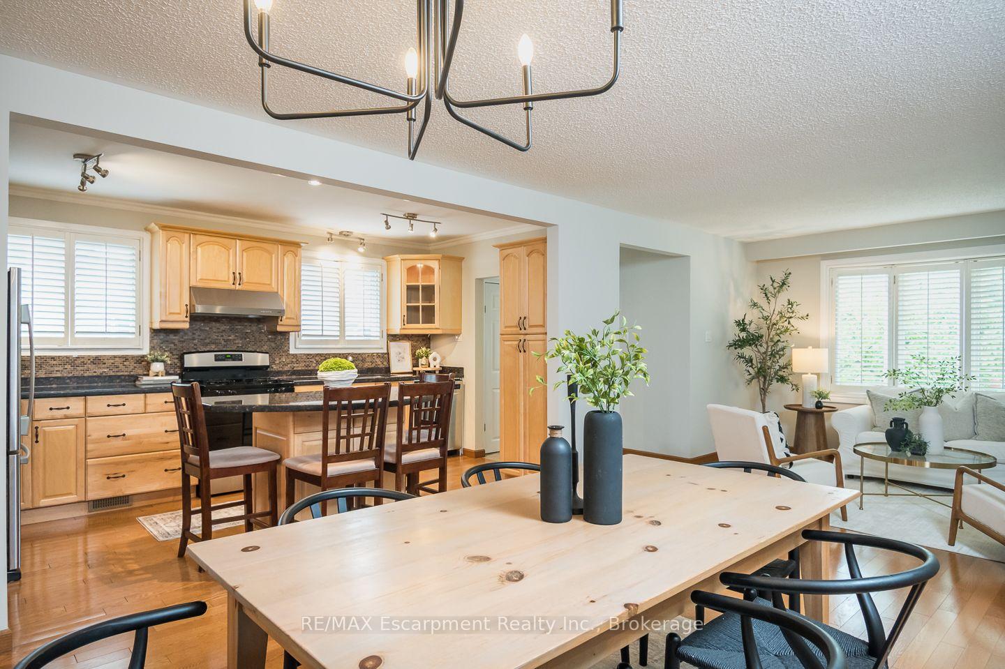 Photo 7 of 1237 Redbank Crescent, Oakville, College Park — HOMEH