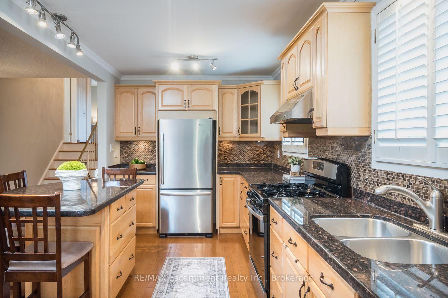 Photo 8 of 1237 Redbank Crescent, Oakville, College Park — HOMEH