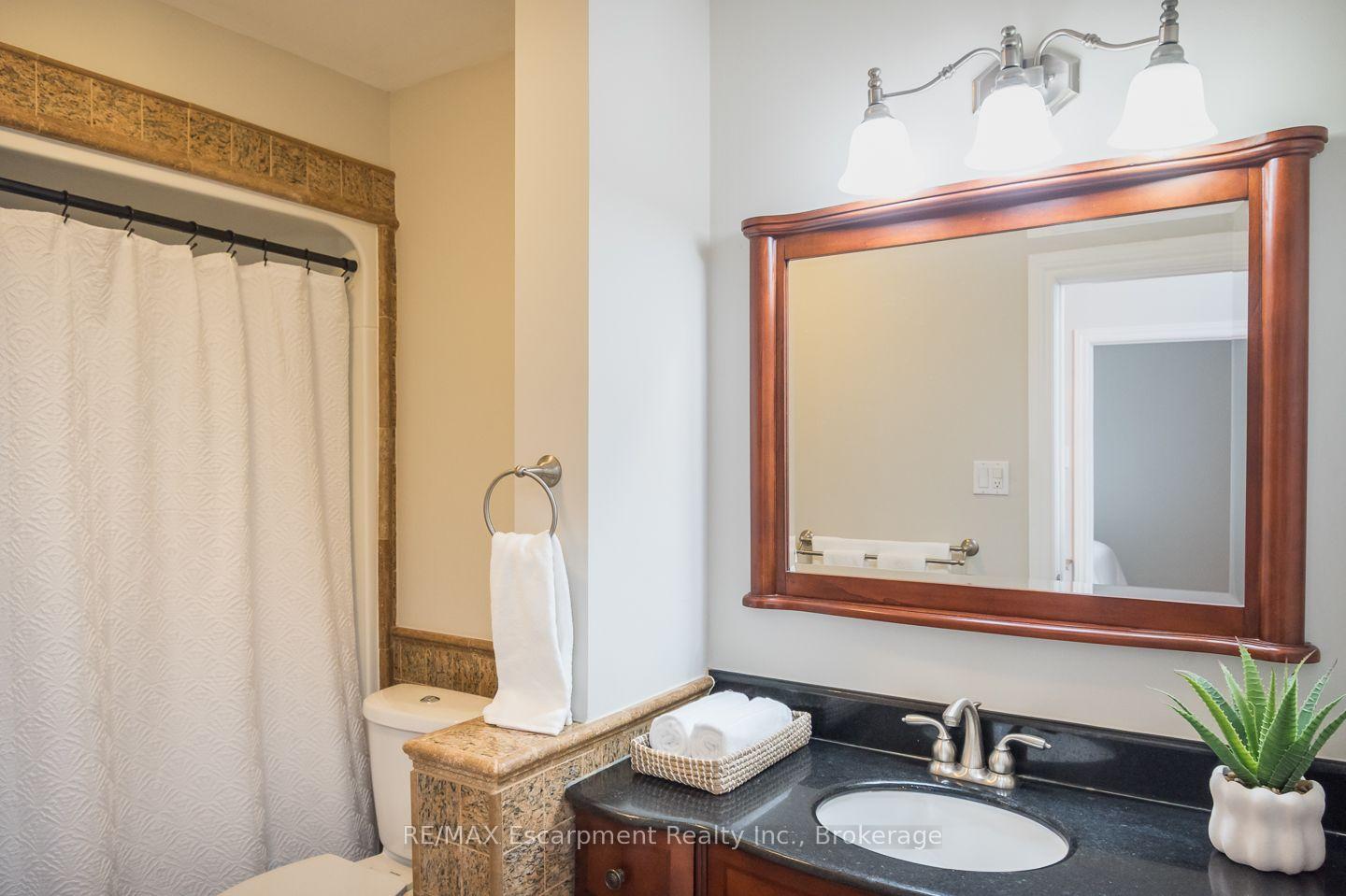 Photo 16 of 1237 Redbank Crescent, Oakville, College Park — HOMEH