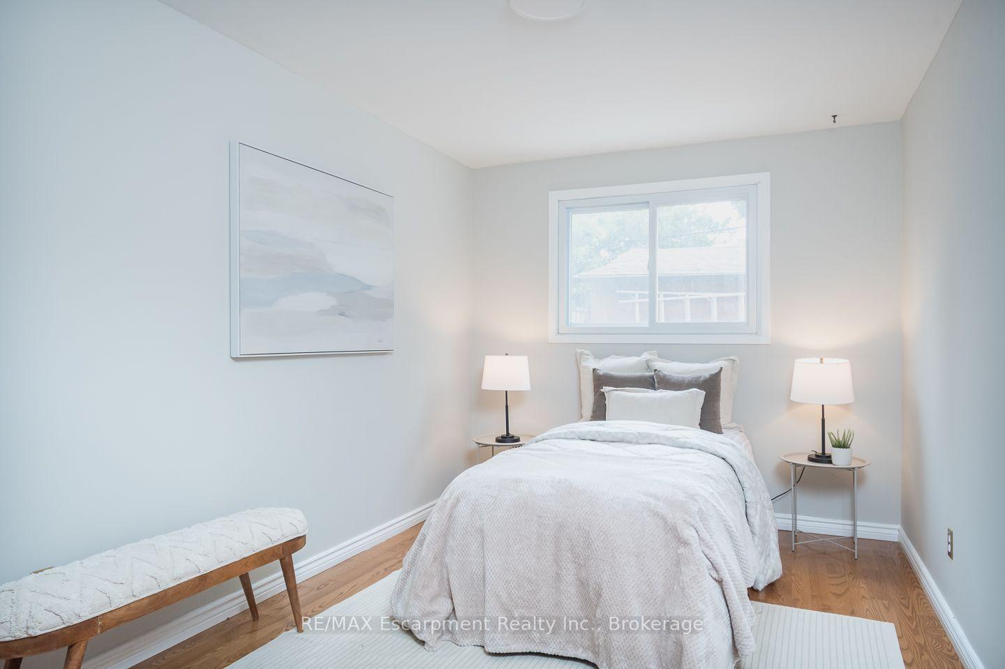 Photo 17 of 1237 Redbank Crescent, Oakville, College Park — HOMEH