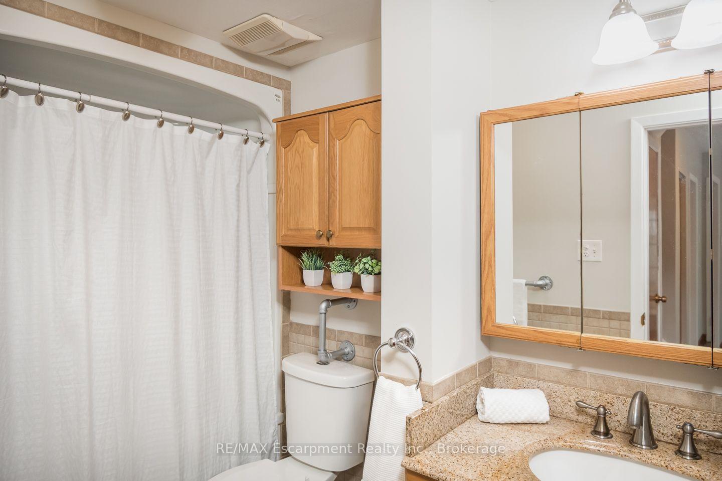 Photo 18 of 1237 Redbank Crescent, Oakville, College Park — HOMEH