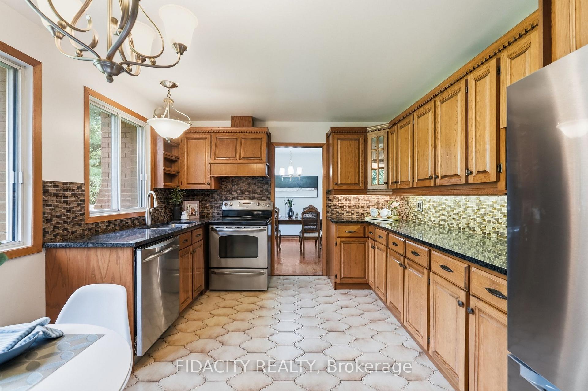 Photo 12 of 45 Cortleigh Drive, Ottawa, Barrhaven - Hearts Desire — HOMEH