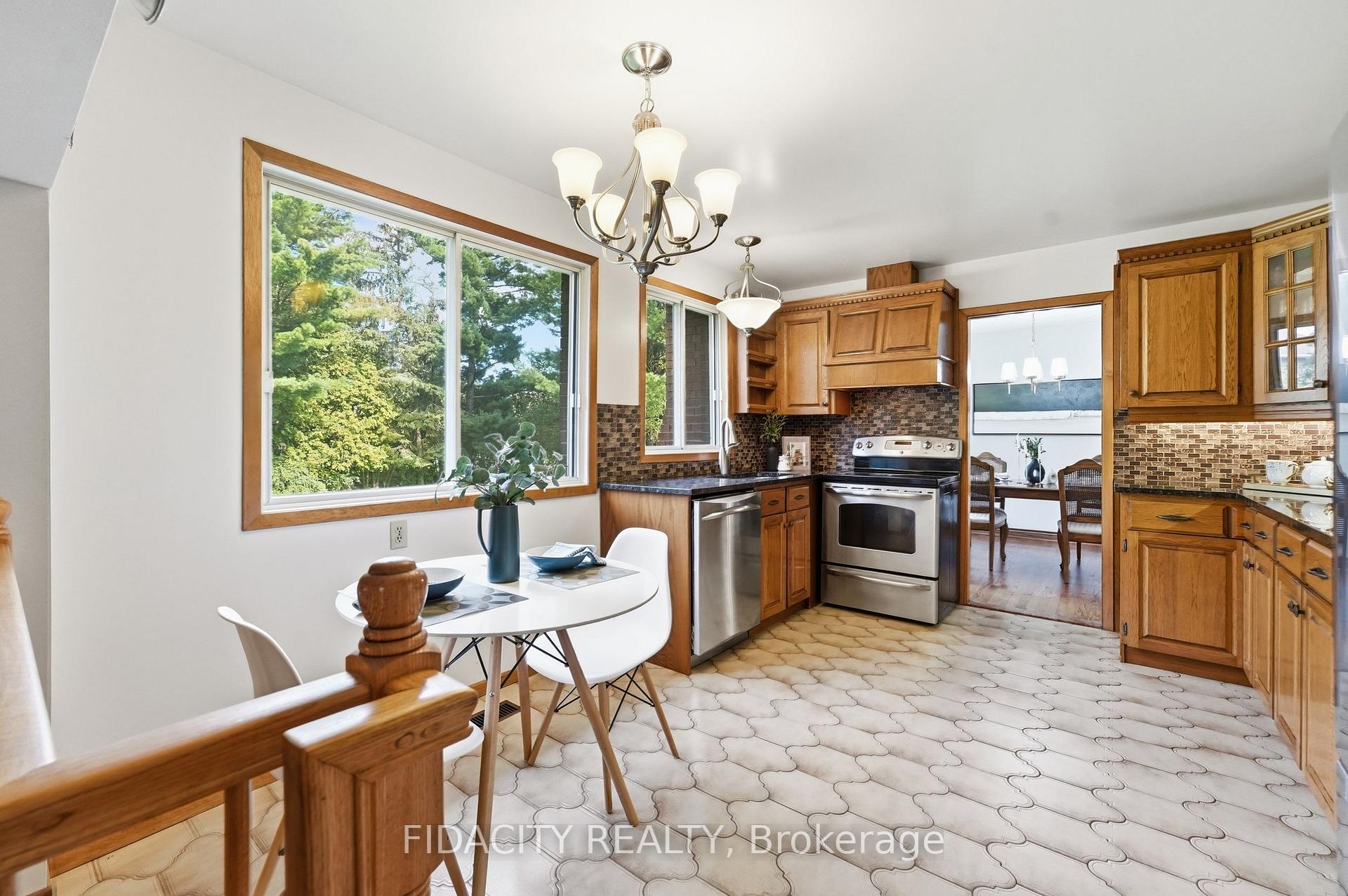 Photo 13 of 45 Cortleigh Drive, Ottawa, Barrhaven - Hearts Desire — HOMEH