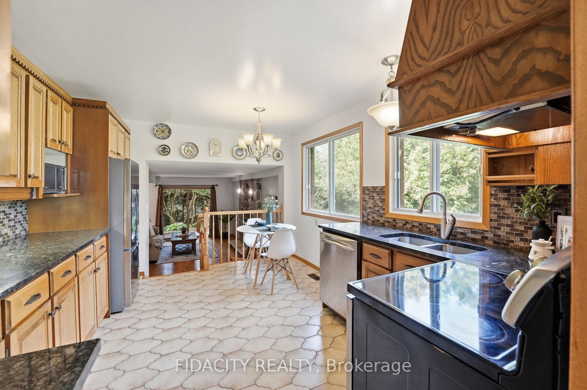 Photo 14 of 45 Cortleigh Drive, Ottawa, Barrhaven - Hearts Desire — HOMEH