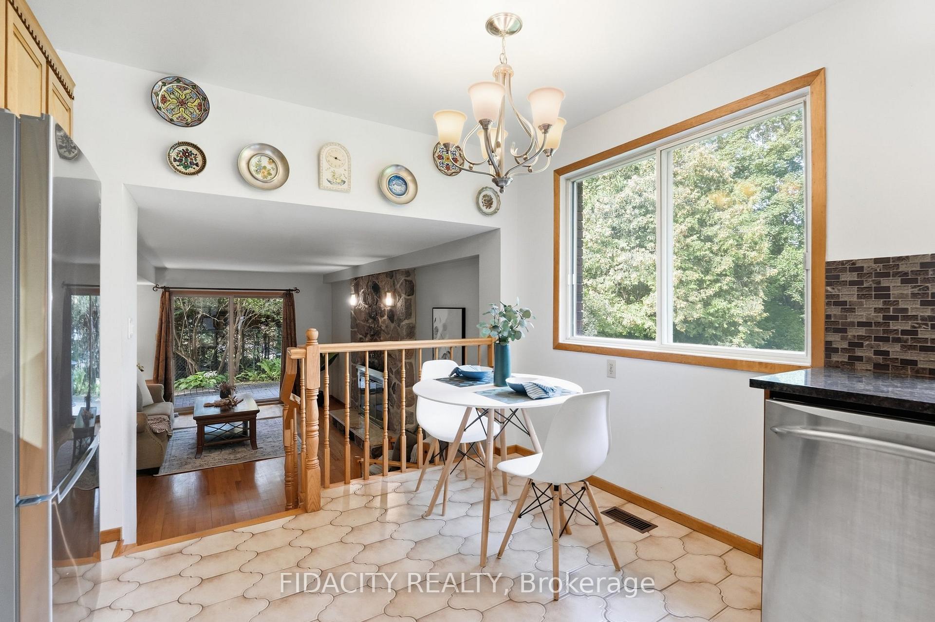 Photo 15 of 45 Cortleigh Drive, Ottawa, Barrhaven - Hearts Desire — HOMEH