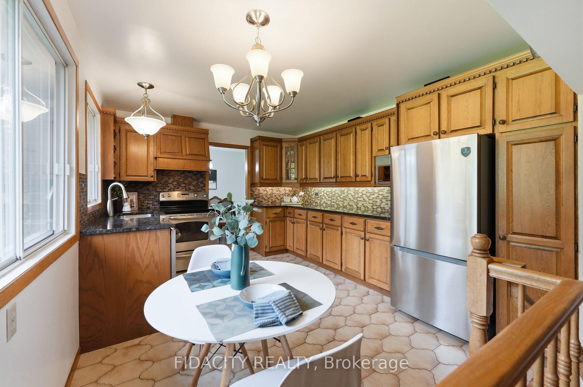 Photo 16 of 45 Cortleigh Drive, Ottawa, Barrhaven - Hearts Desire — HOMEH