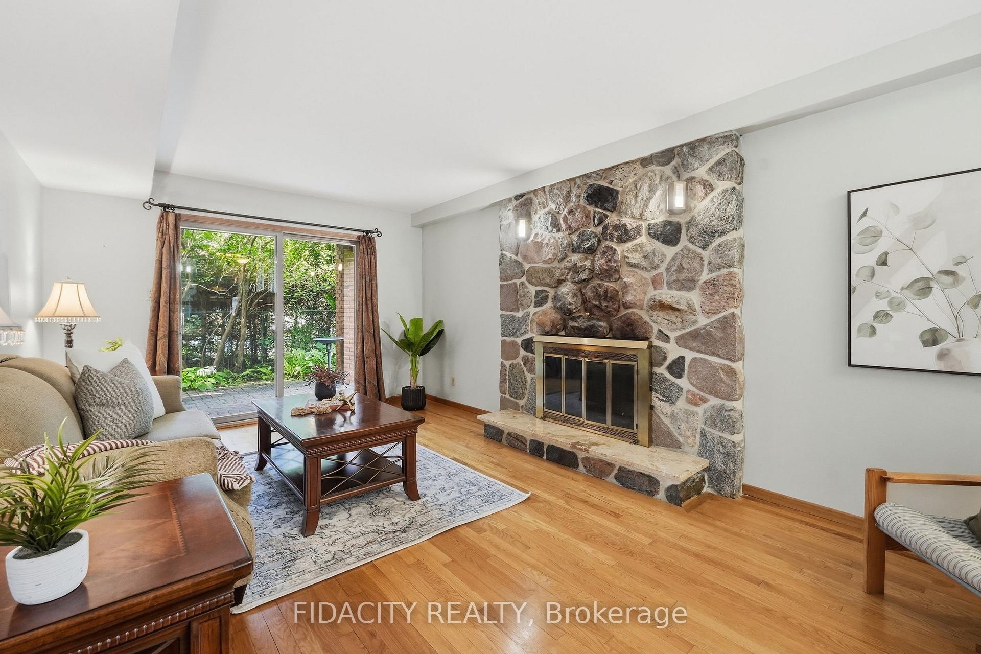 Photo 17 of 45 Cortleigh Drive, Ottawa, Barrhaven - Hearts Desire — HOMEH