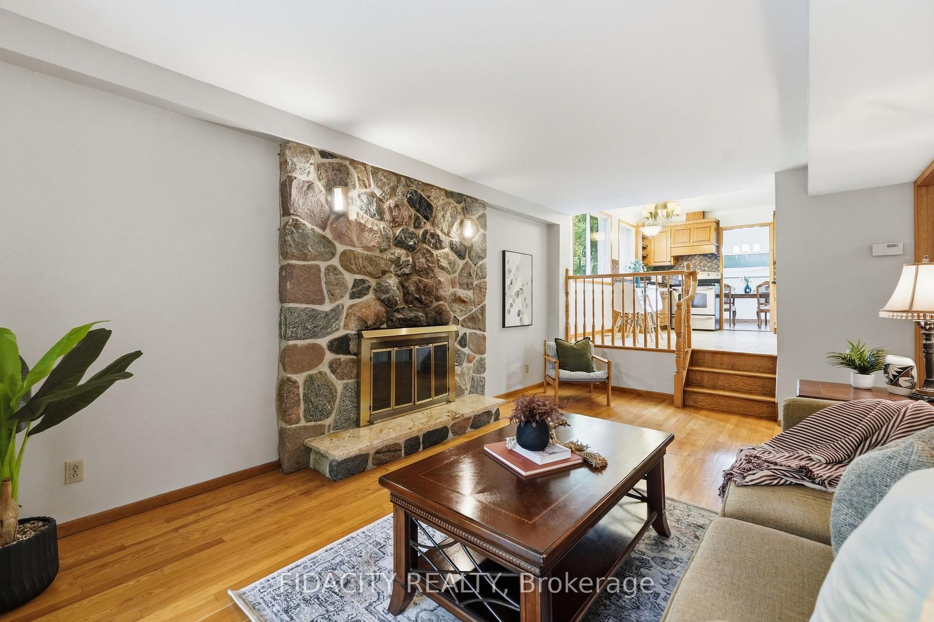 Photo 18 of 45 Cortleigh Drive, Ottawa, Barrhaven - Hearts Desire — HOMEH