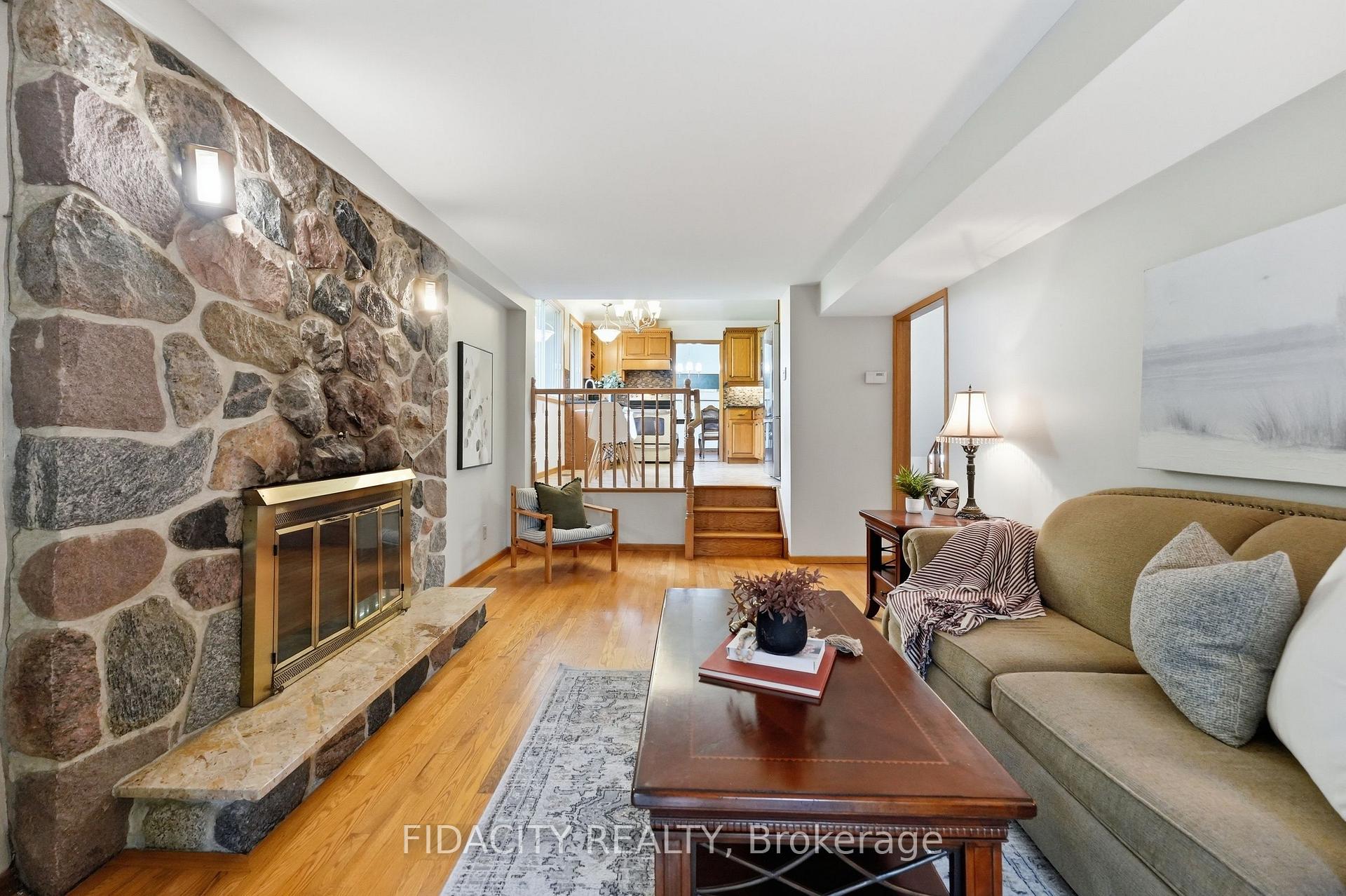 Photo 19 of 45 Cortleigh Drive, Ottawa, Barrhaven - Hearts Desire — HOMEH