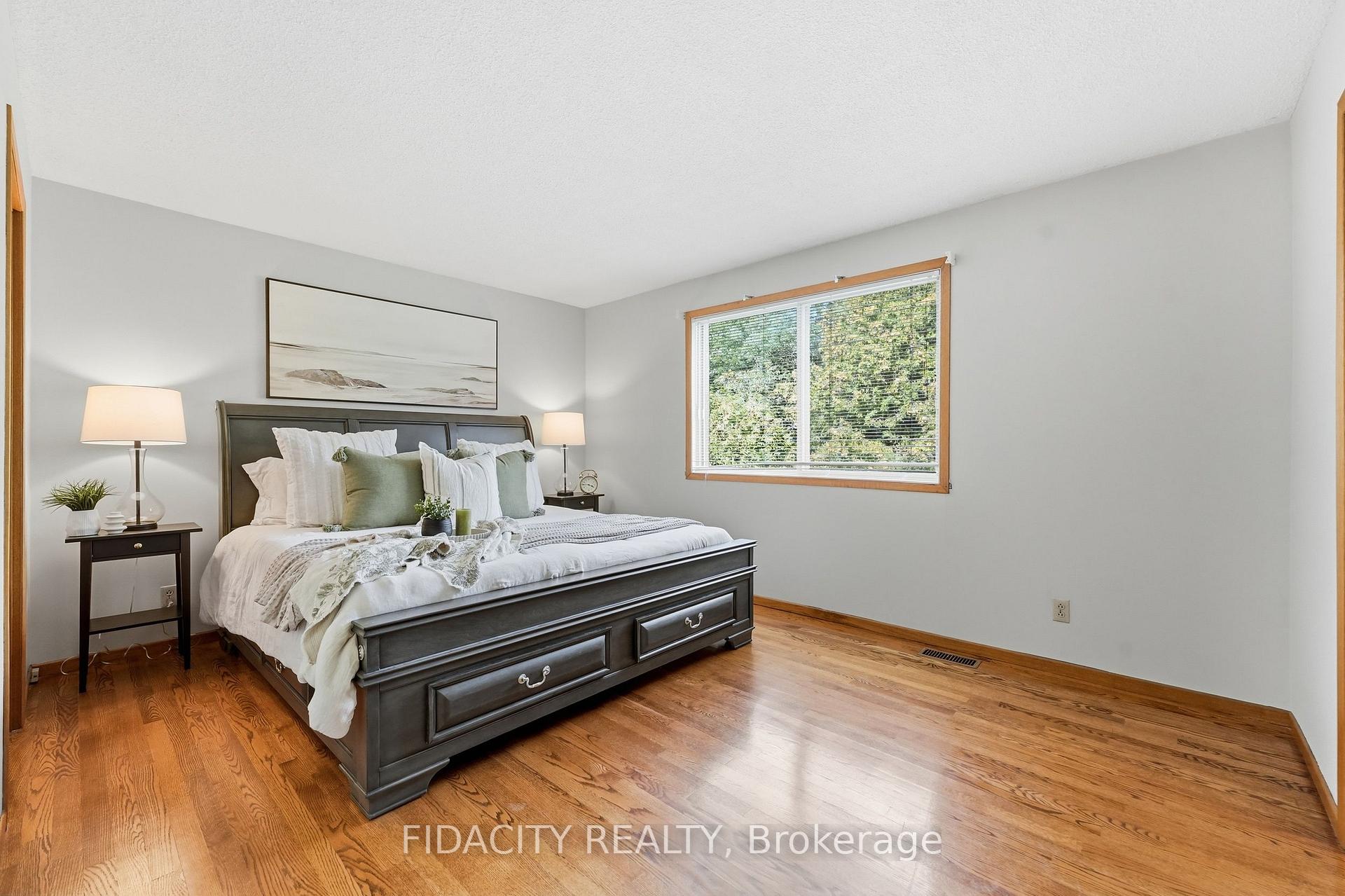 Photo 21 of 45 Cortleigh Drive, Ottawa, Barrhaven - Hearts Desire — HOMEH