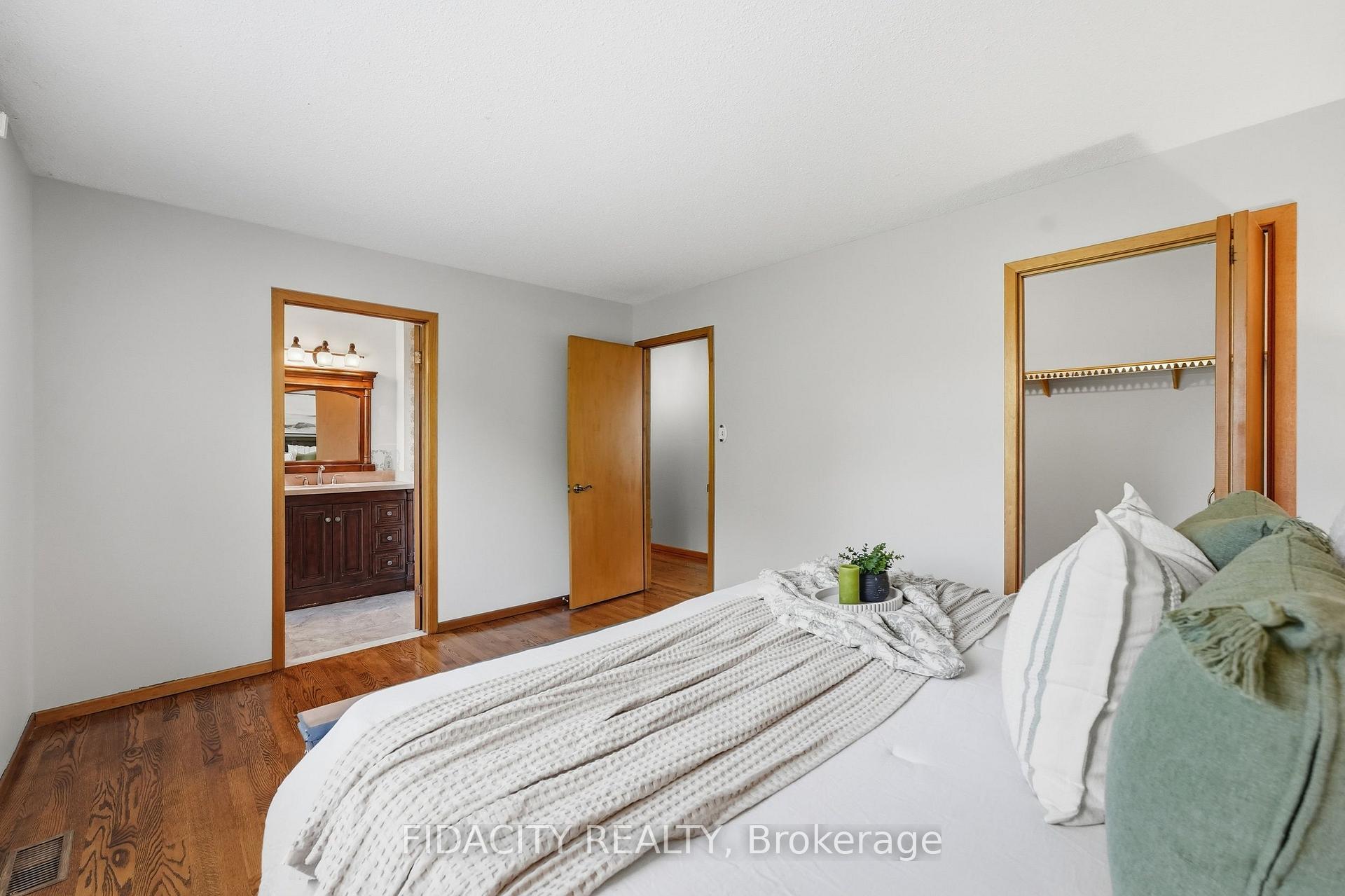 Photo 22 of 45 Cortleigh Drive, Ottawa, Barrhaven - Hearts Desire — HOMEH