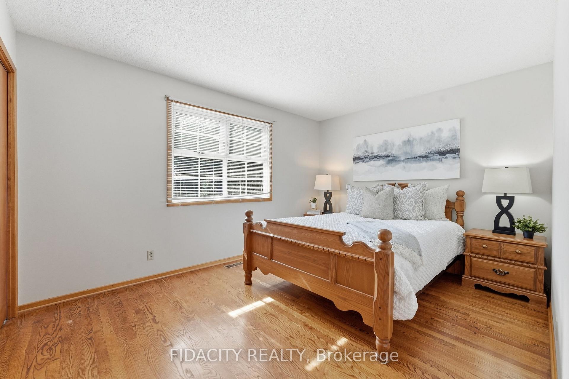 Photo 24 of 45 Cortleigh Drive, Ottawa, Barrhaven - Hearts Desire — HOMEH
