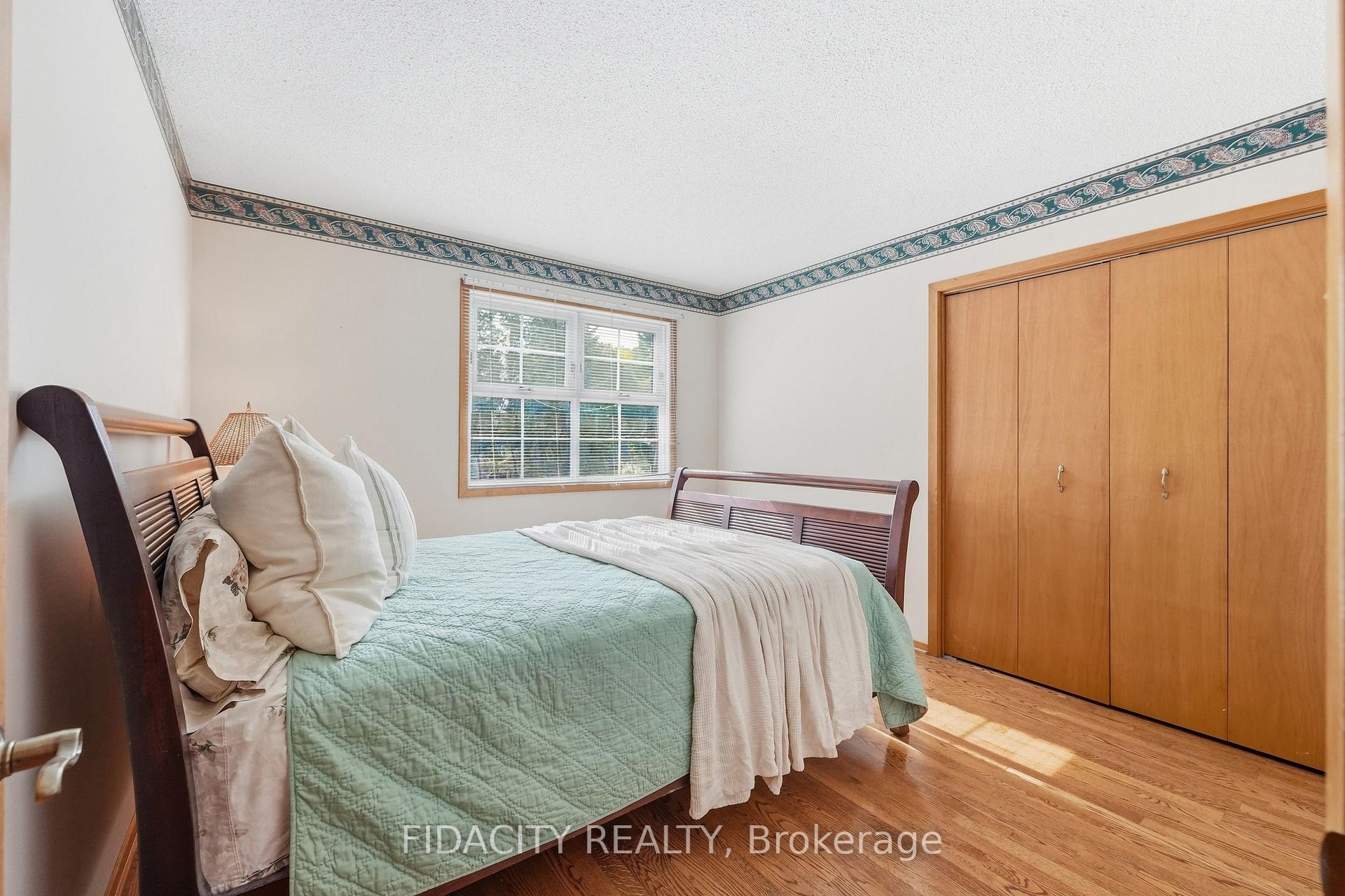Photo 25 of 45 Cortleigh Drive, Ottawa, Barrhaven - Hearts Desire — HOMEH