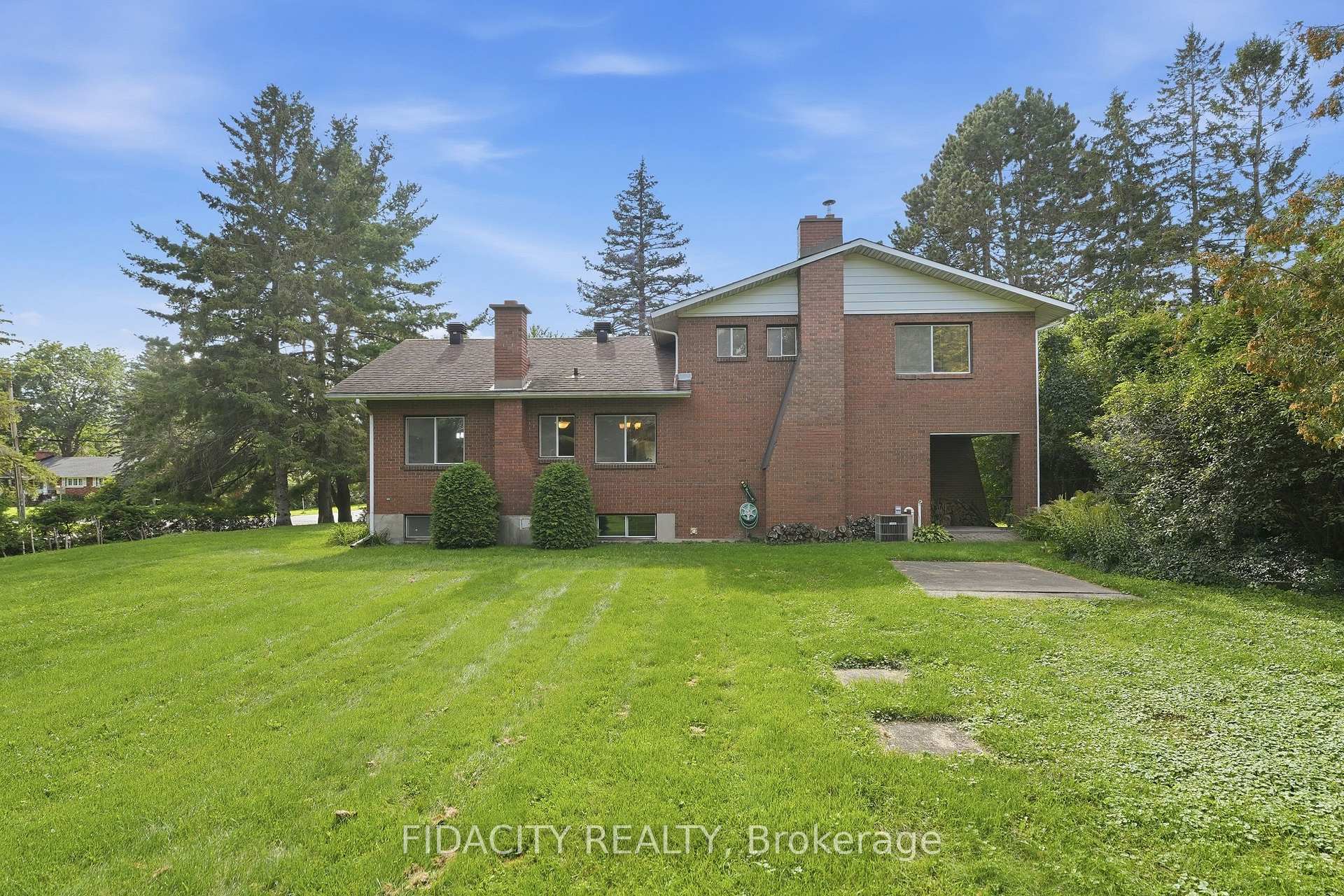 Photo 38 of 45 Cortleigh Drive, Ottawa, Barrhaven - Hearts Desire — HOMEH