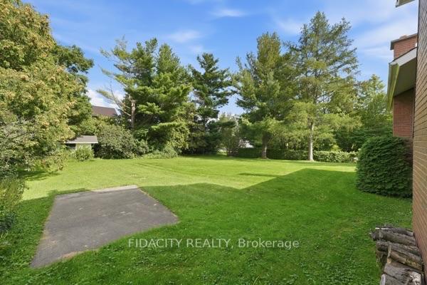 Photo 39 of 45 Cortleigh Drive, Ottawa, Barrhaven - Hearts Desire — HOMEH
