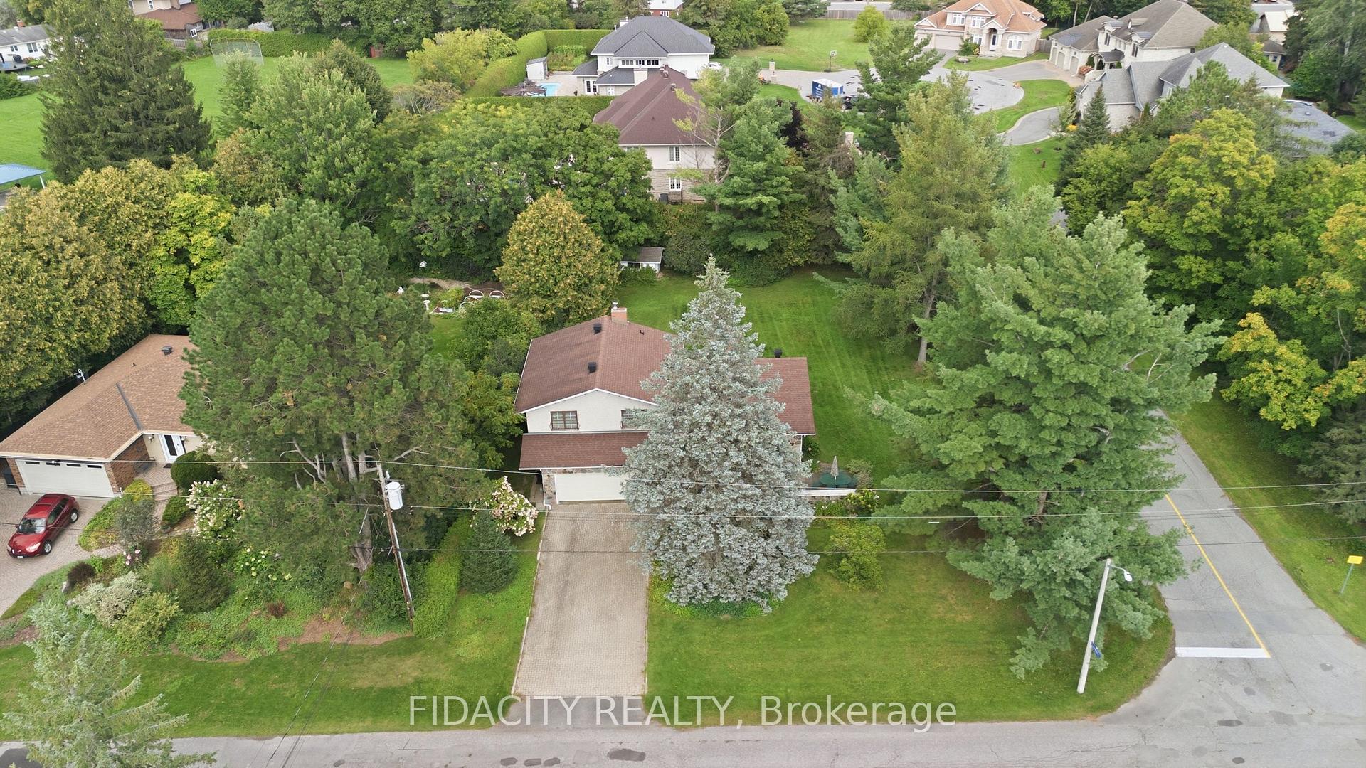 Photo 41 of 45 Cortleigh Drive, Ottawa, Barrhaven - Hearts Desire — HOMEH