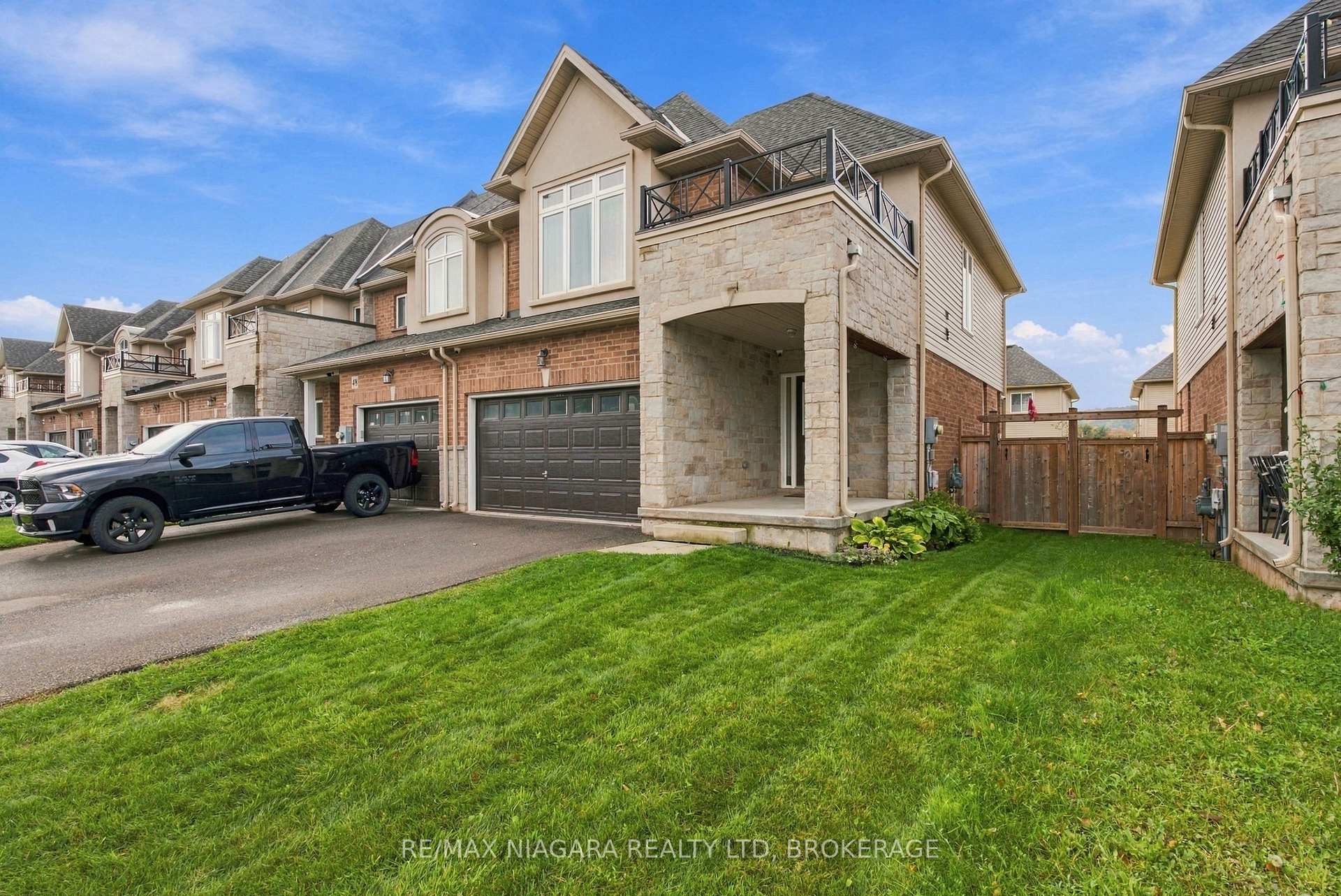 Photo 2 of 46 Pinot Crescent, Hamilton, Fruitland — HOMEH