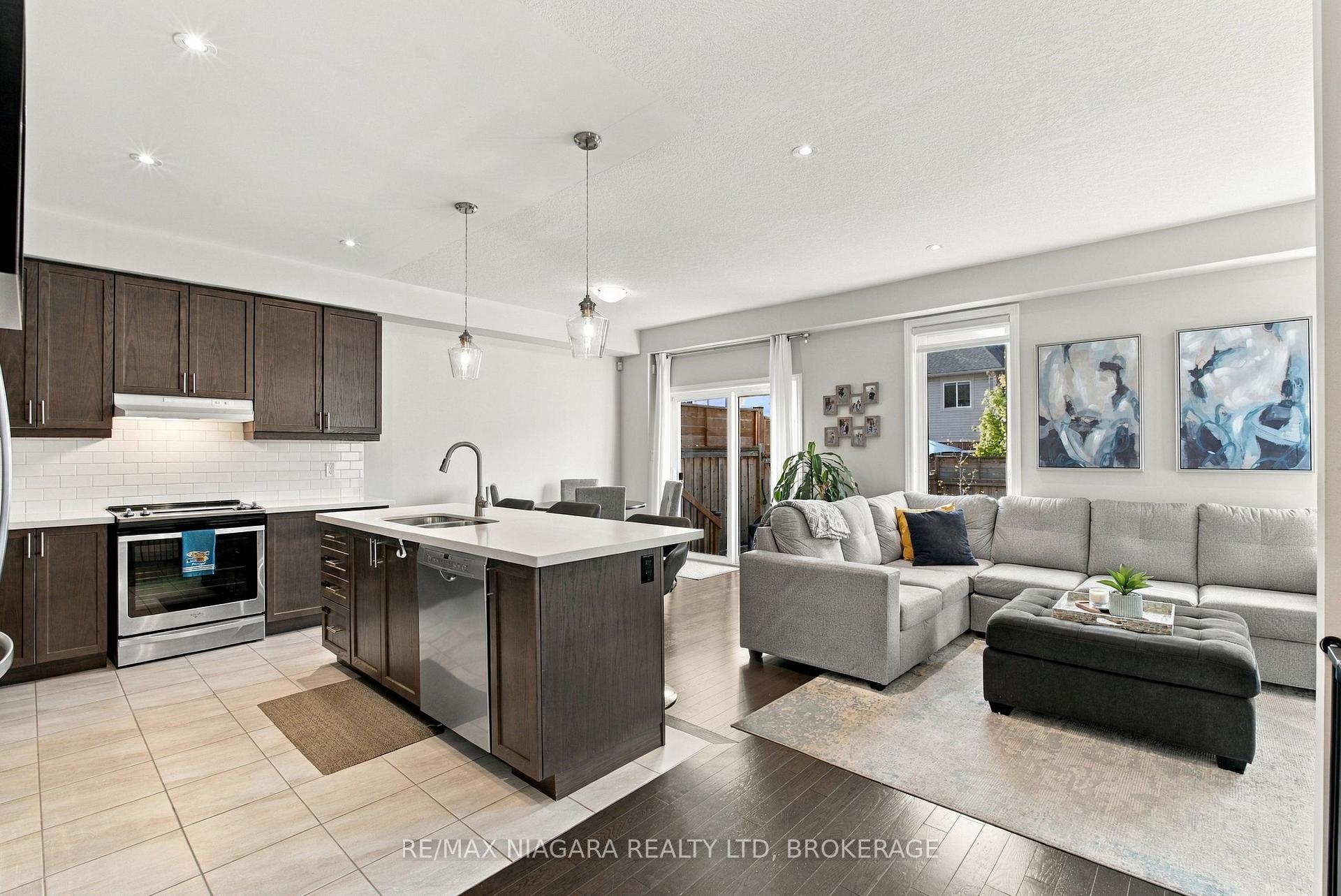 Photo 5 of 46 Pinot Crescent, Hamilton, Fruitland — HOMEH