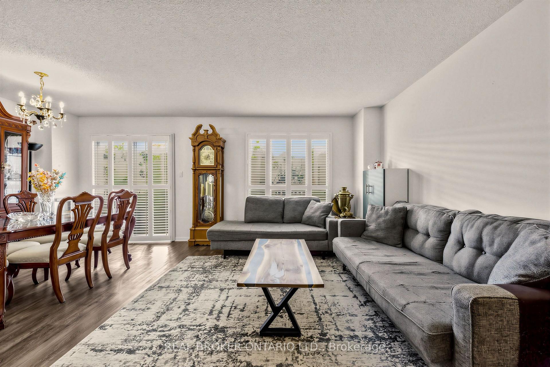 Photo 3 of 26 White Boulevard, Vaughan, Brownridge — HOMEH