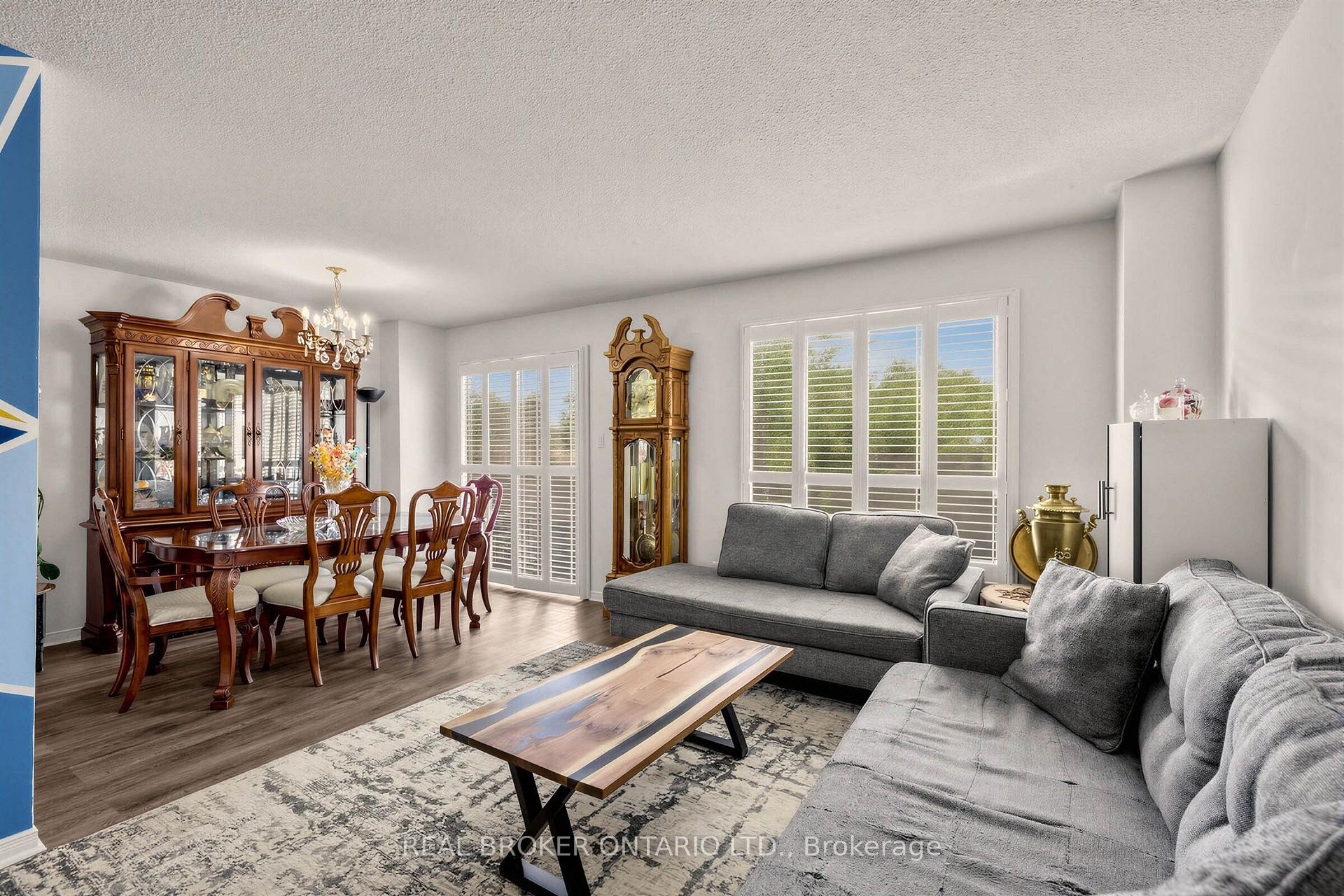 Photo 4 of 26 White Boulevard, Vaughan, Brownridge — HOMEH