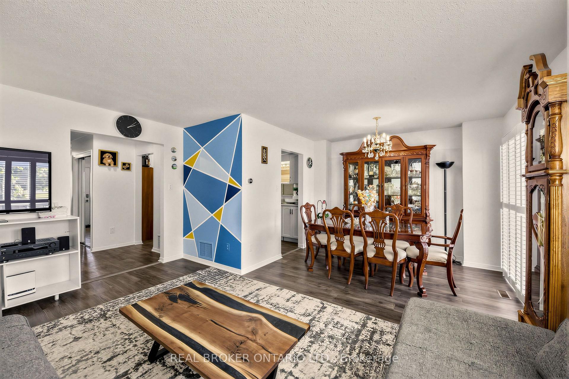 Photo 6 of 26 White Boulevard, Vaughan, Brownridge — HOMEH