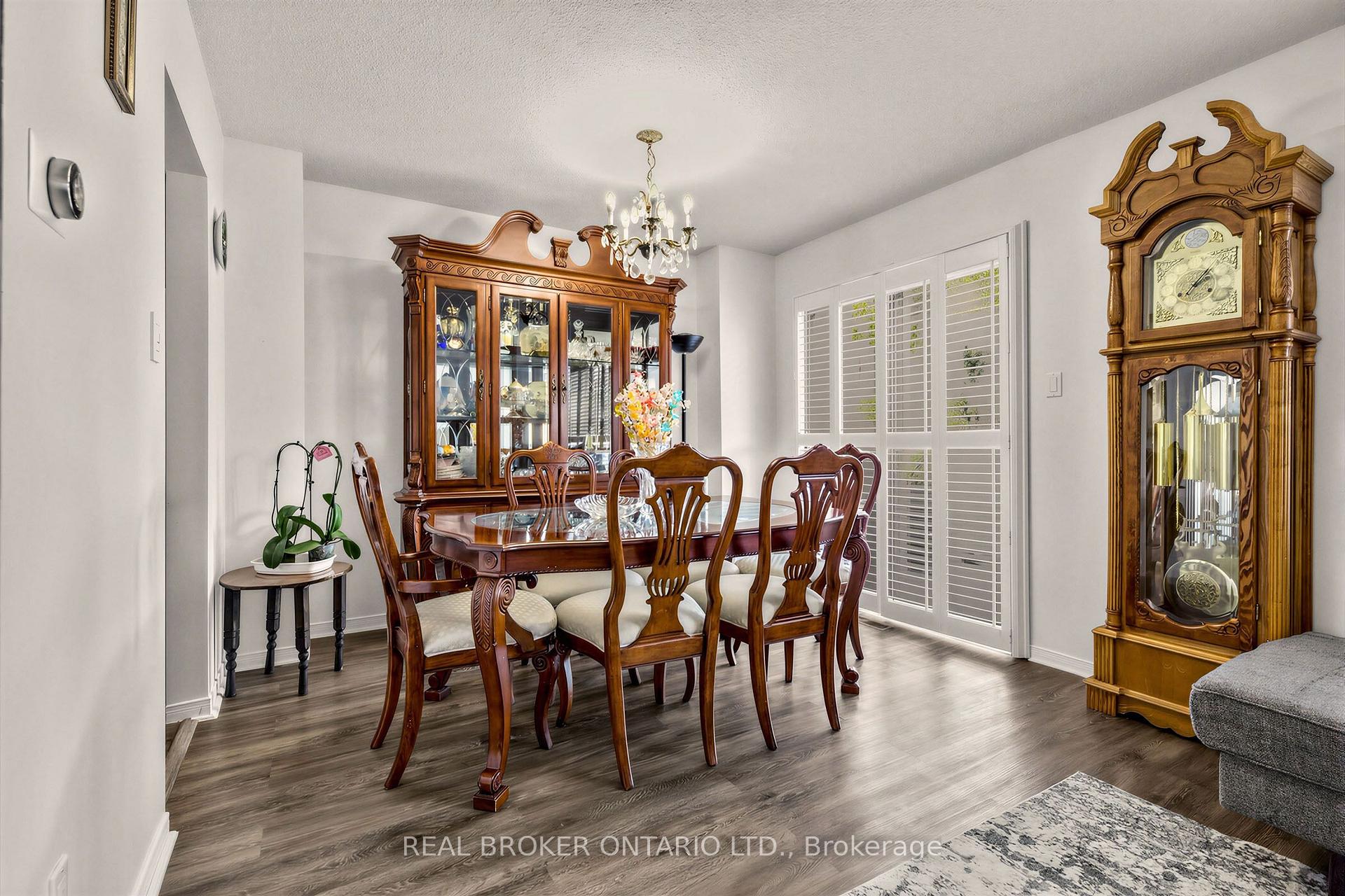 Photo 7 of 26 White Boulevard, Vaughan, Brownridge — HOMEH