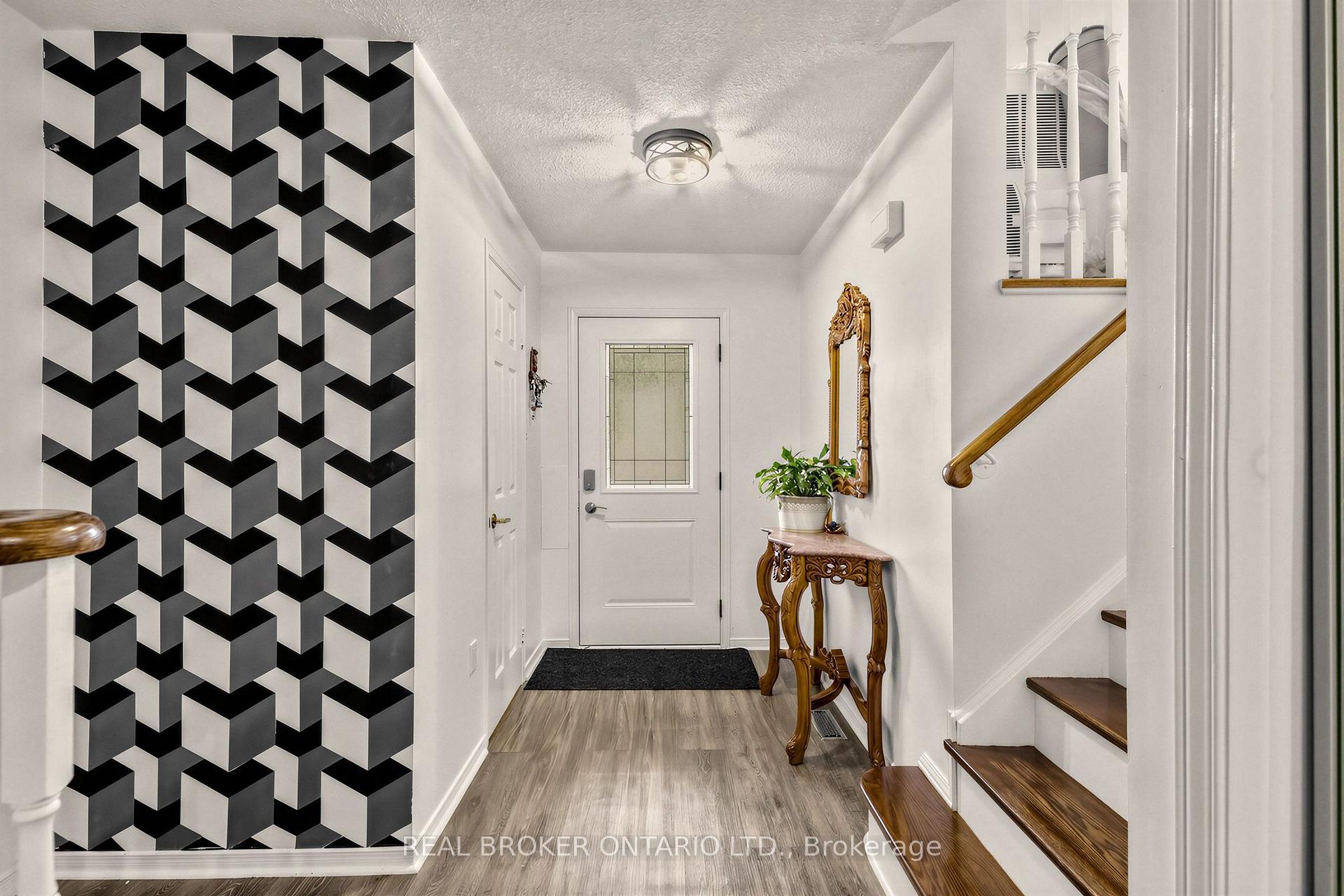 Photo 8 of 26 White Boulevard, Vaughan, Brownridge — HOMEH