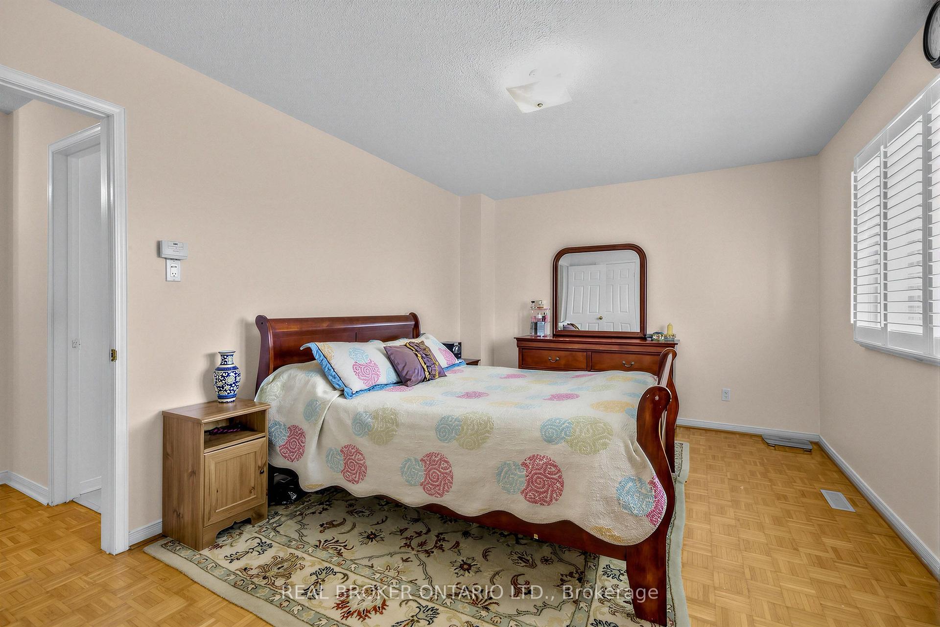 Photo 11 of 26 White Boulevard, Vaughan, Brownridge — HOMEH