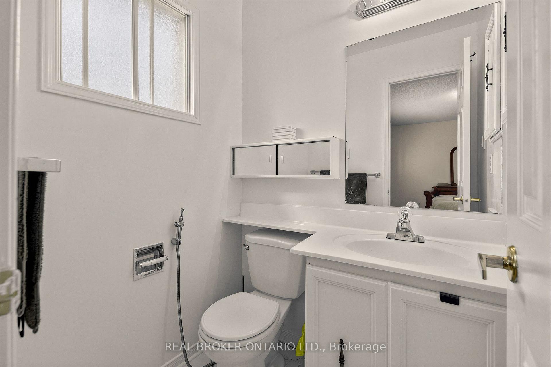 Photo 12 of 26 White Boulevard, Vaughan, Brownridge — HOMEH