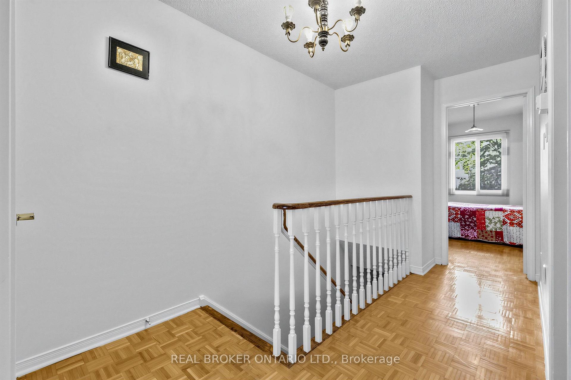Photo 14 of 26 White Boulevard, Vaughan, Brownridge — HOMEH