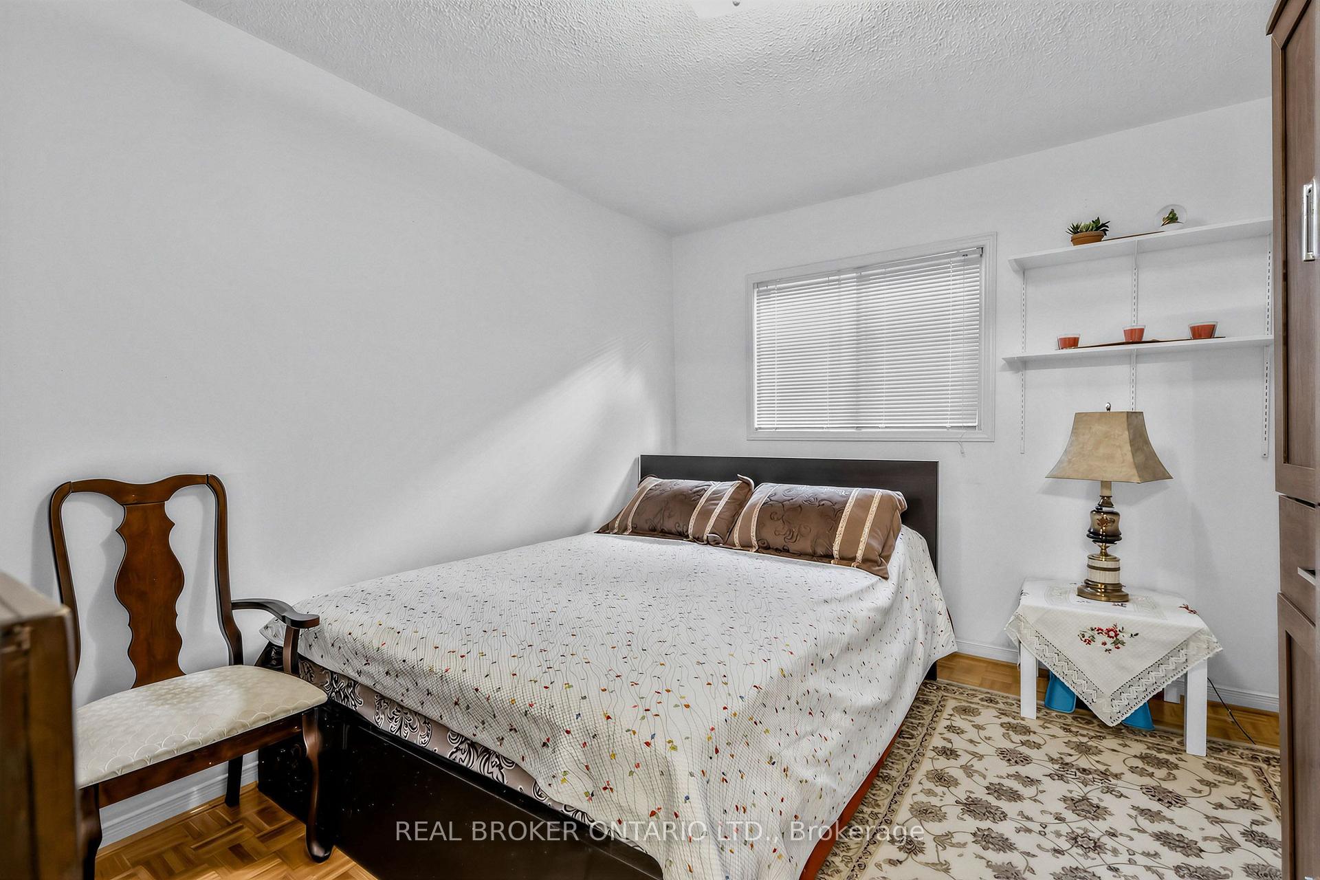 Photo 15 of 26 White Boulevard, Vaughan, Brownridge — HOMEH