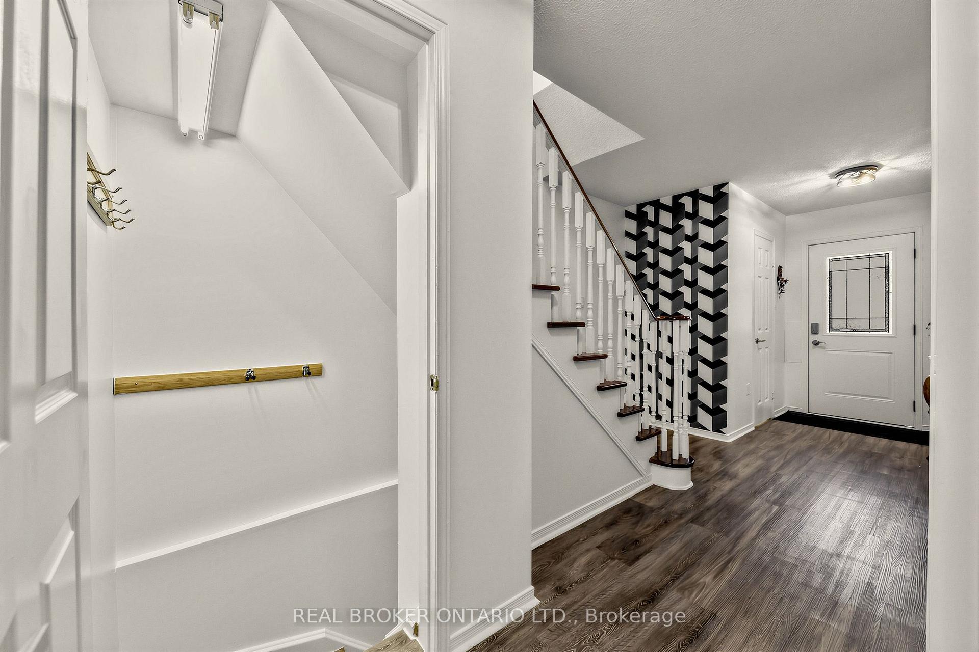 Photo 20 of 26 White Boulevard, Vaughan, Brownridge — HOMEH