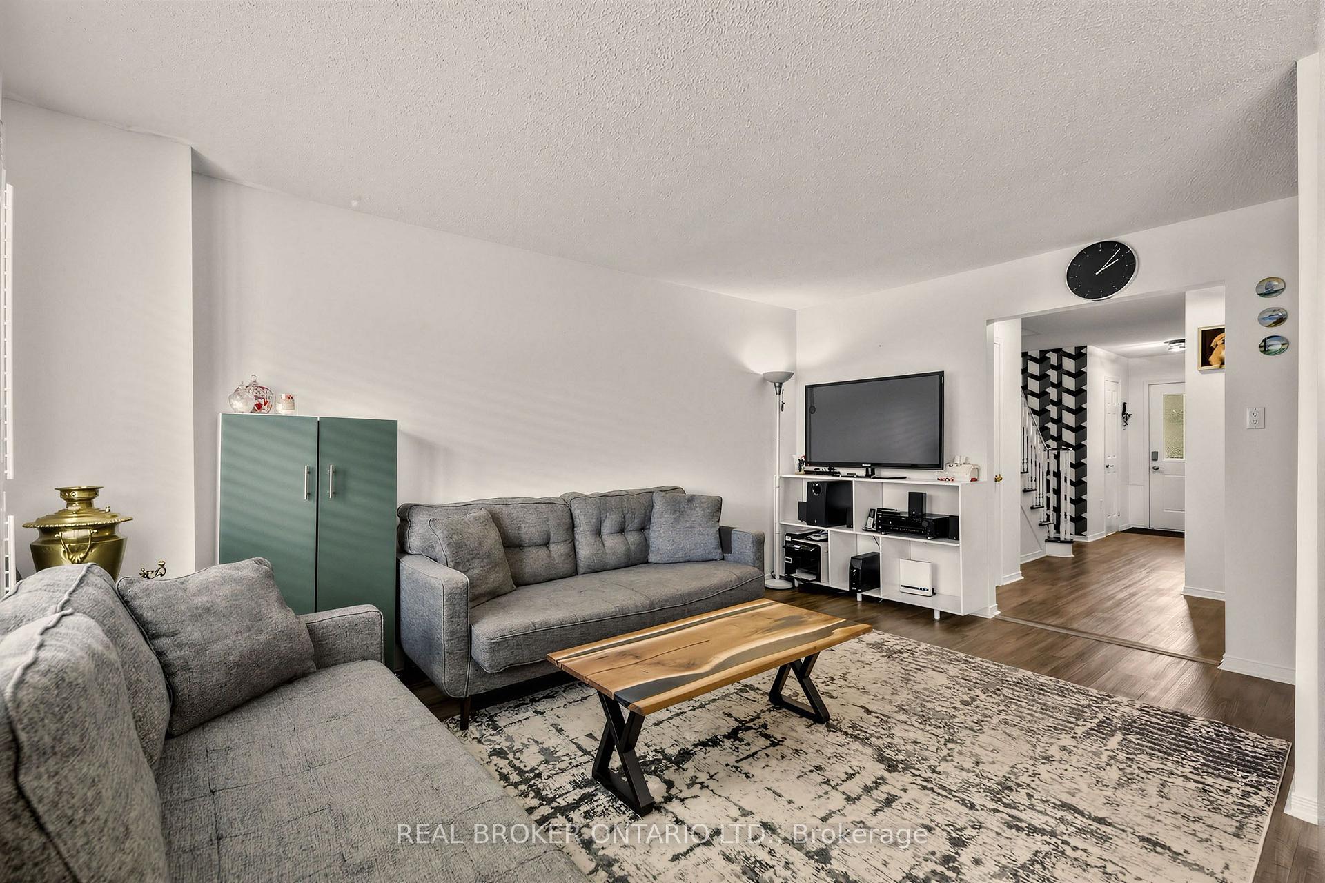 Photo 24 of 26 White Boulevard, Vaughan, Brownridge — HOMEH