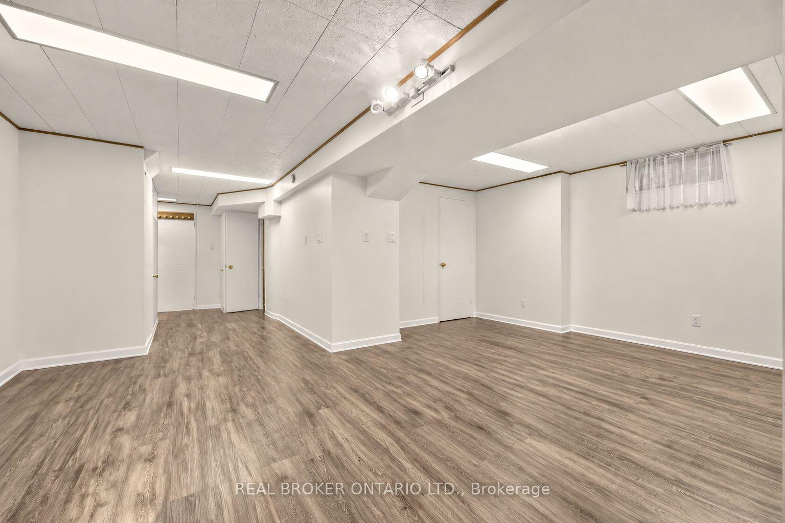 Photo 27 of 26 White Boulevard, Vaughan, Brownridge — HOMEH