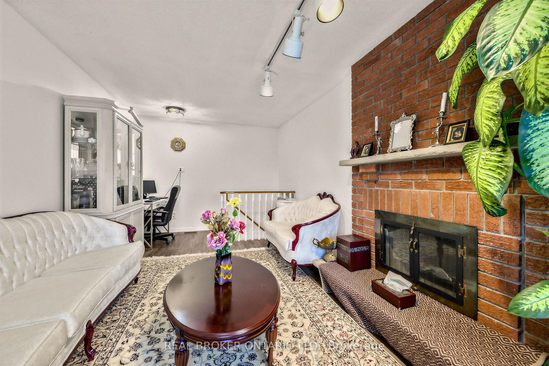 Photo 31 of 26 White Boulevard, Vaughan, Brownridge — HOMEH