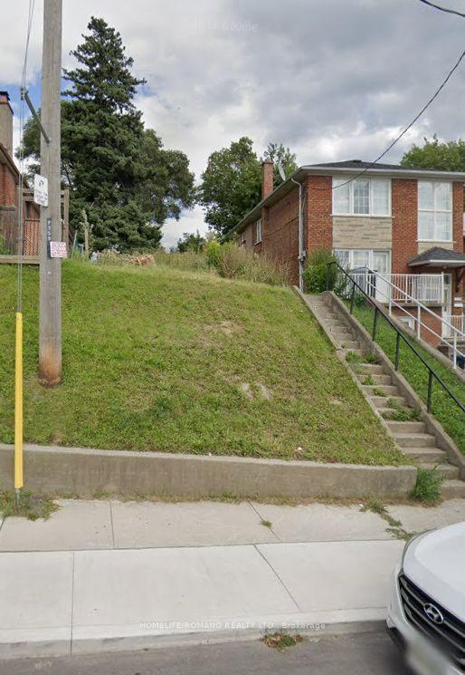 Photo 2 of 357 Silverthorn Avenue, Toronto, Keelesdale-Eglinton West — HOMEH