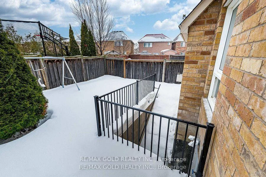 Photo 4 of Unit (Bsmt), 84 Crown Victoria Drive, Brampton, Fletcher's Meadow — HOMEH
