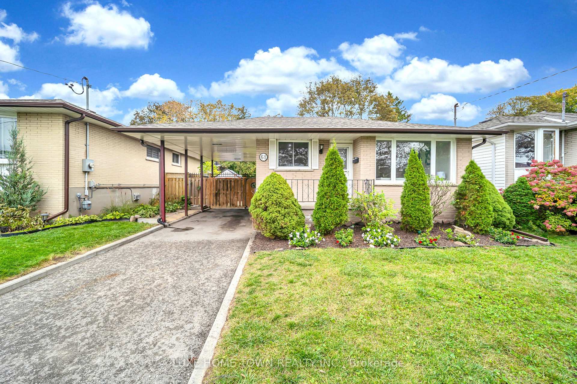 Photo 4 of 61 Keewatin Street S, Oshawa, Donevan — HOMEH