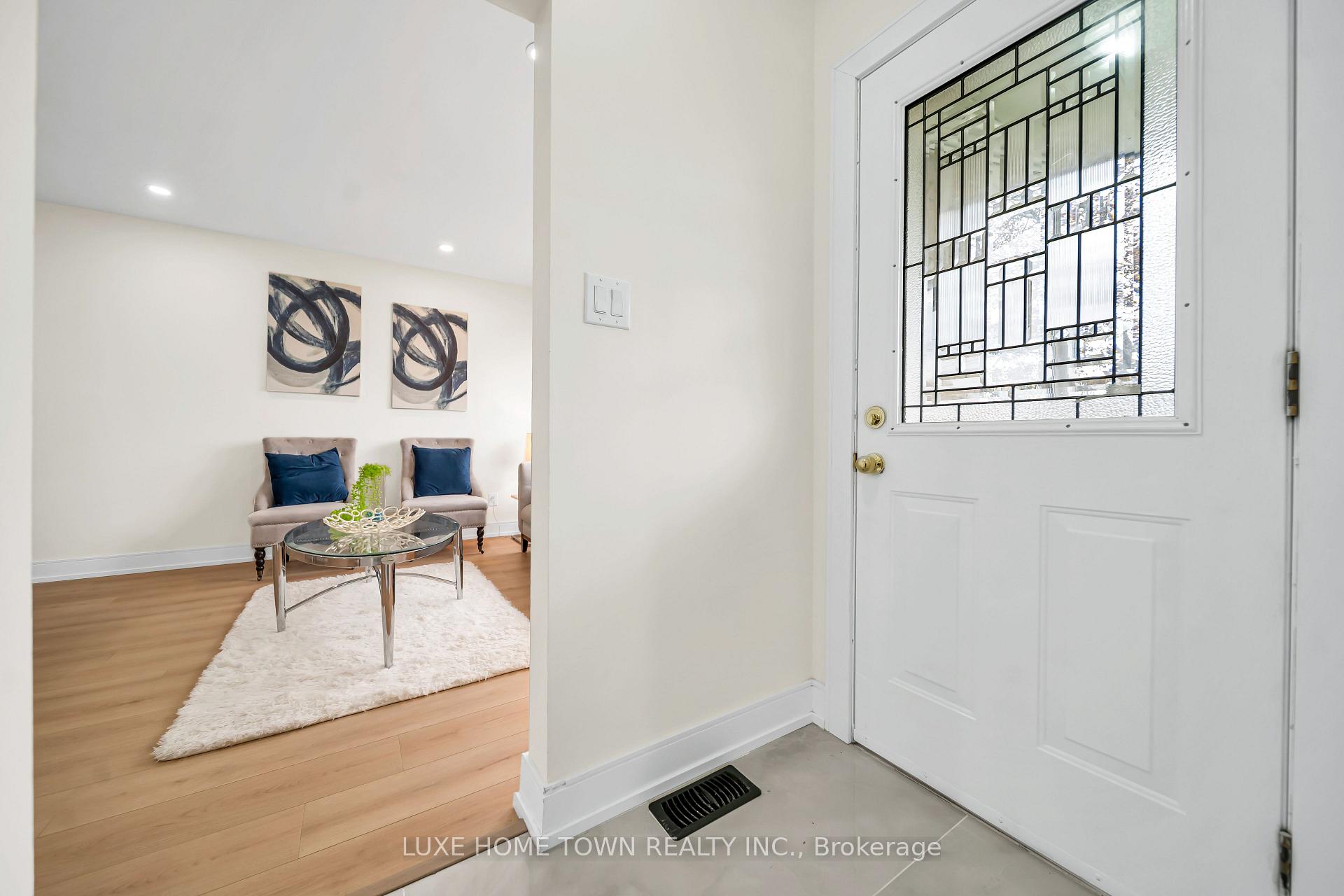 Photo 7 of 61 Keewatin Street S, Oshawa, Donevan — HOMEH