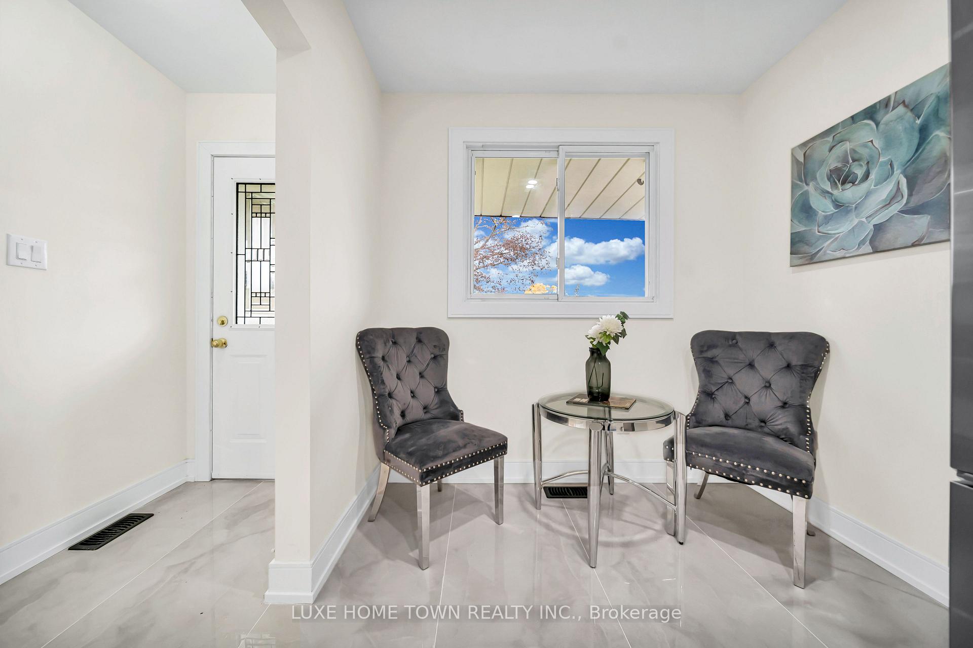 Photo 15 of 61 Keewatin Street S, Oshawa, Donevan — HOMEH