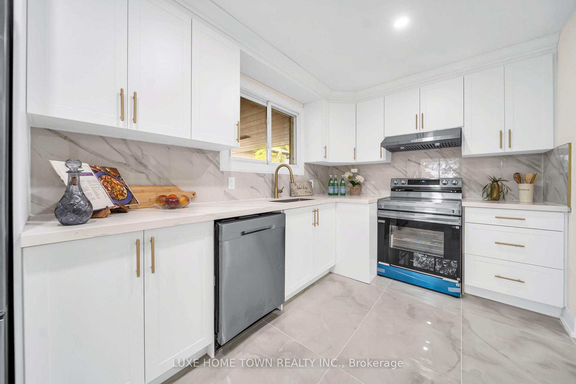 Photo 16 of 61 Keewatin Street S, Oshawa, Donevan — HOMEH