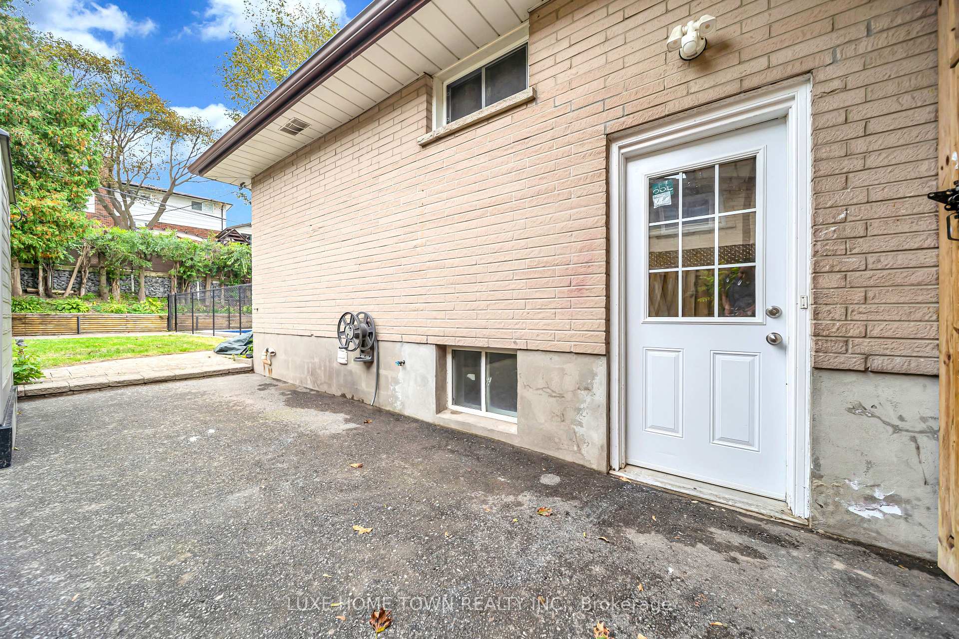 Photo 42 of 61 Keewatin Street S, Oshawa, Donevan — HOMEH