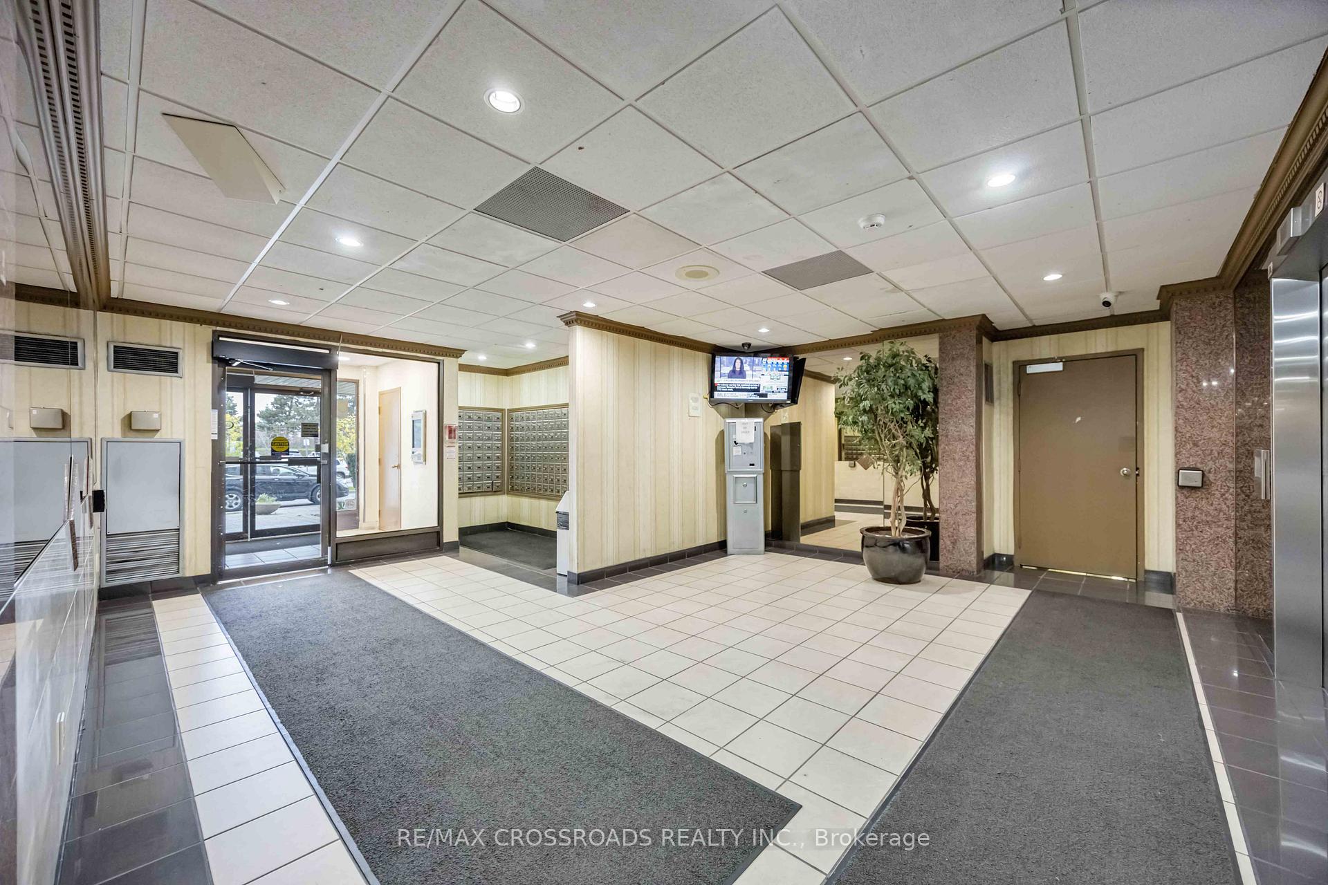 Photo 3 of Unit 209, 10 Markbrook Lane, Etobicoke, Mount Olive-Silverstone-Jamestown — HOMEH